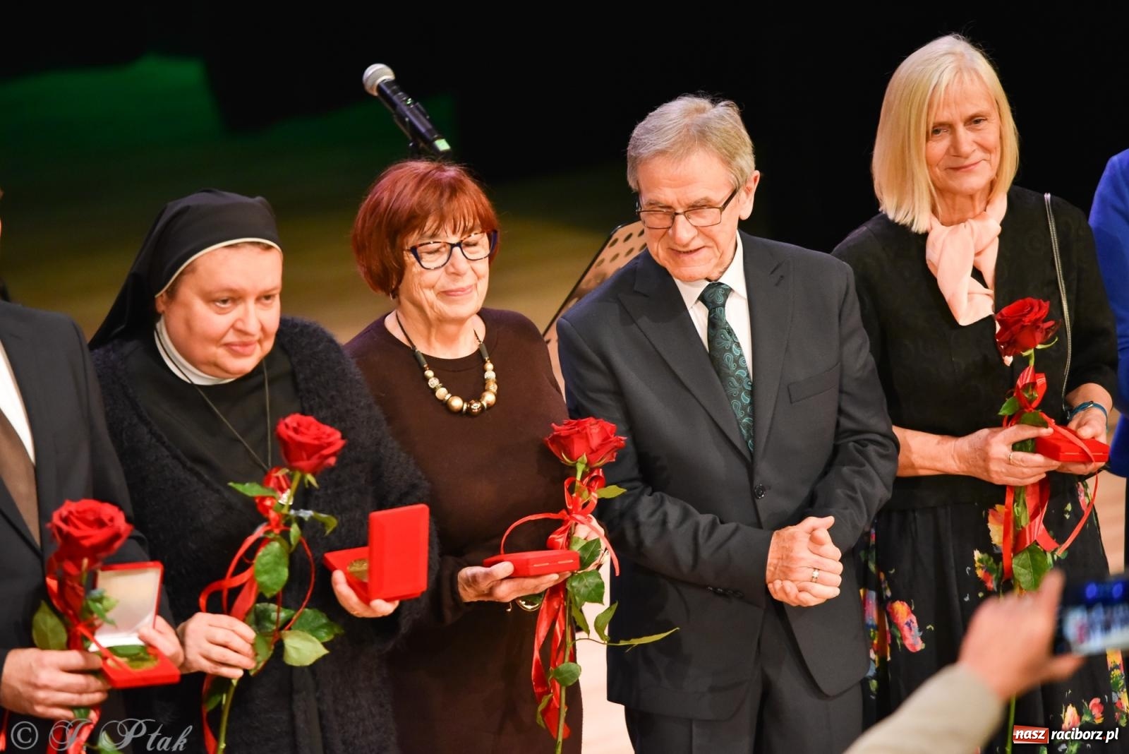 Zdjęcie w galerii na portalu naszraciborz.pl: XXIII Dni Ks. Prałata Stefana Pieczki. Wręczono medale Unitas in Veritate wiadomości z regionu