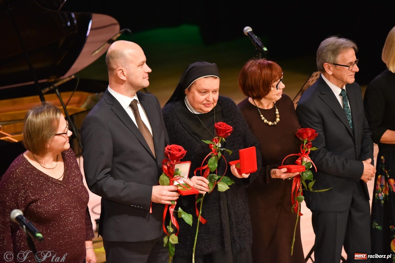 Zdjęcie w galerii na portalu naszraciborz.pl: XXIII Dni Ks. Prałata Stefana Pieczki. Wręczono medale Unitas in Veritate wiadomości z regionu