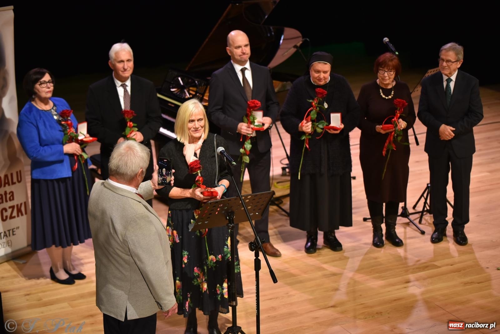 Zdjęcie w galerii na portalu naszraciborz.pl: XXIII Dni Ks. Prałata Stefana Pieczki. Wręczono medale Unitas in Veritate wiadomości z regionu