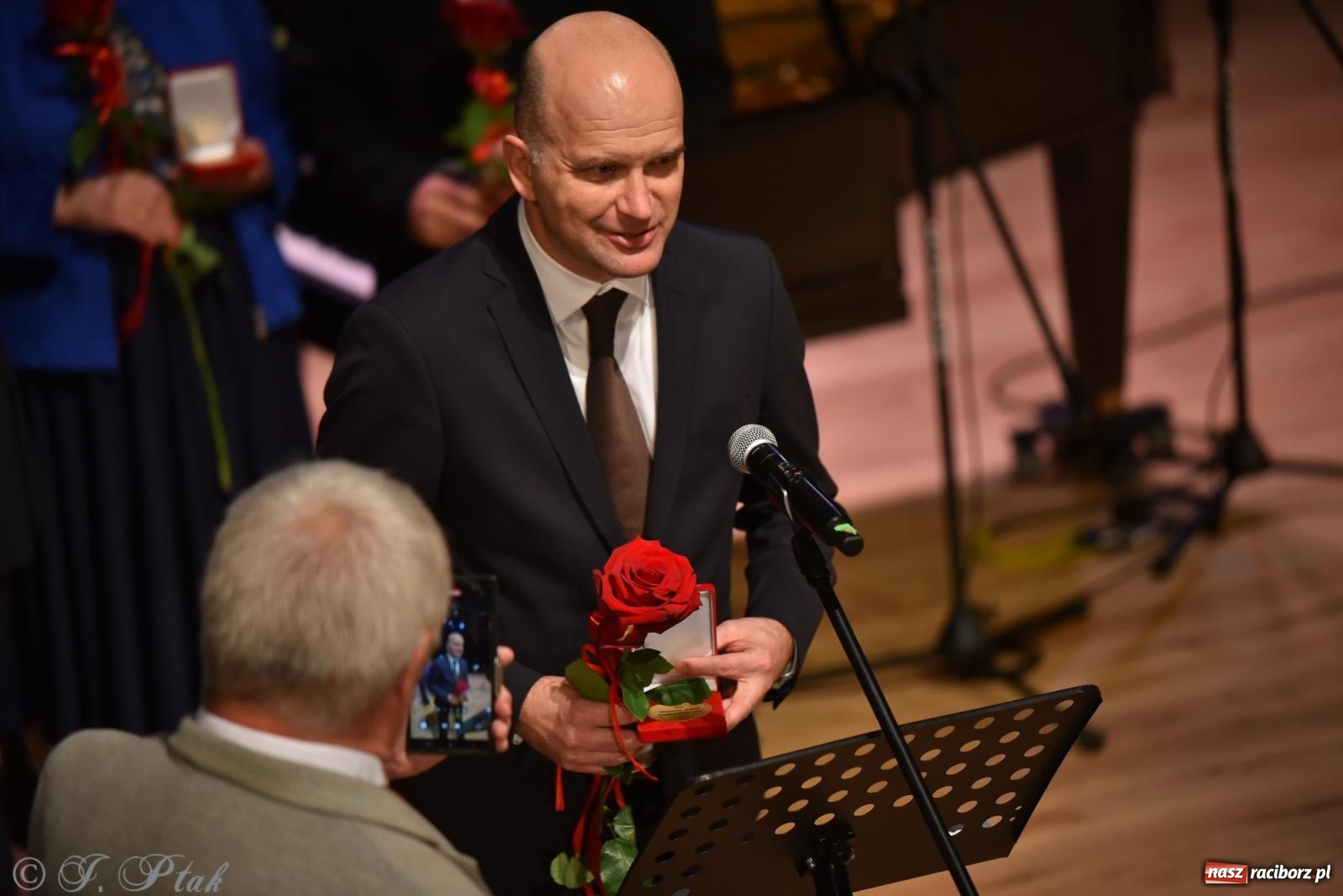 Zdjęcie w galerii na portalu naszraciborz.pl: XXIII Dni Ks. Prałata Stefana Pieczki. Wręczono medale Unitas in Veritate wiadomości z regionu