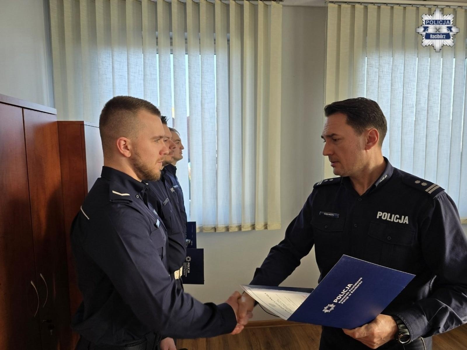Zdjęcie w galerii na portalu naszraciborz.pl: Uroczyste mianowanie funkcjonariuszy w Komendzie Powiatowej Policji w Raciborzu wiadomości z regionu