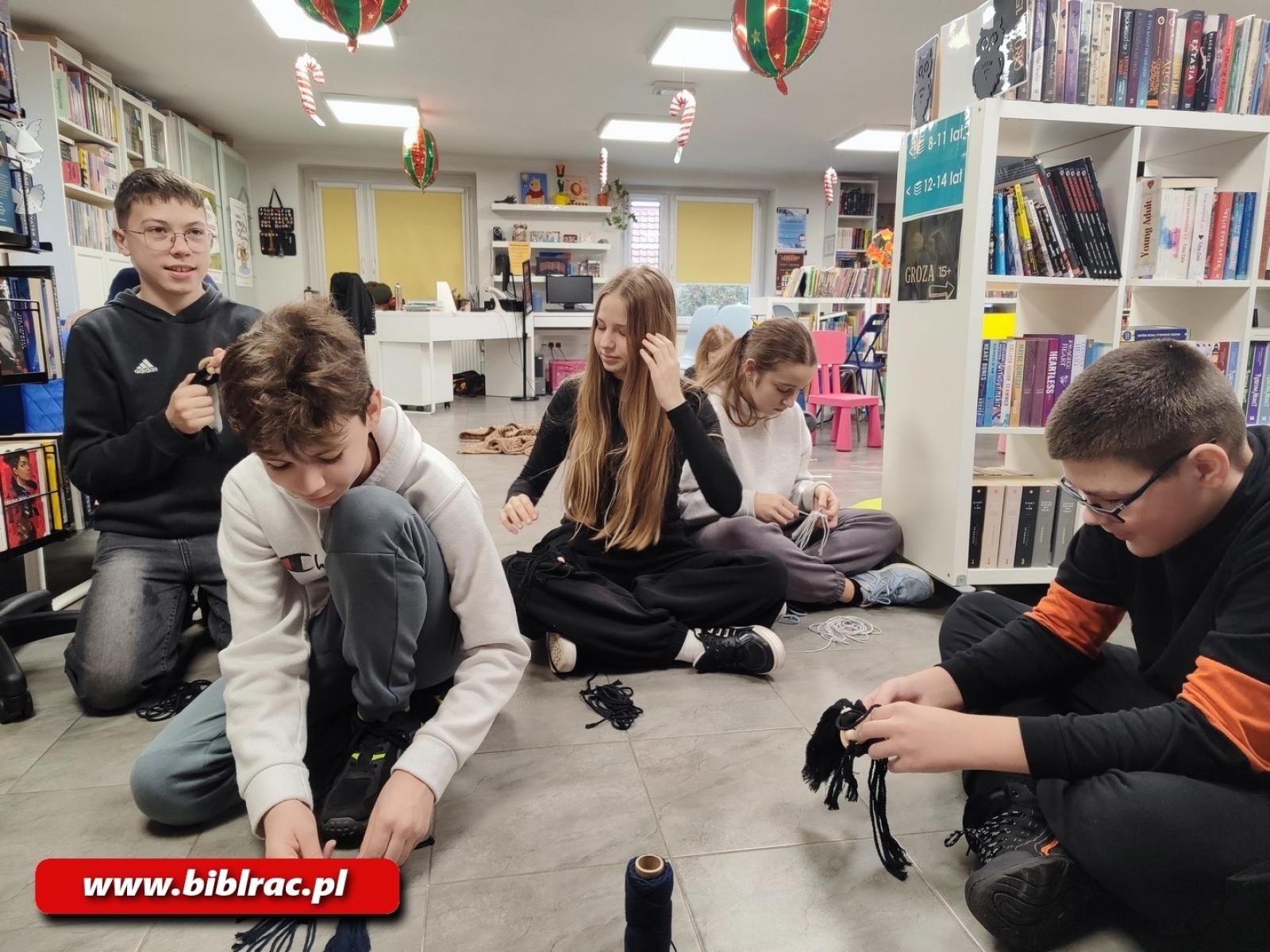 Zdjęcie w galerii na portalu naszraciborz.pl: Raciborska biblioteka w świątecznym nastroju - grudzień pełen twórczych warsztatów wiadomości z regionu