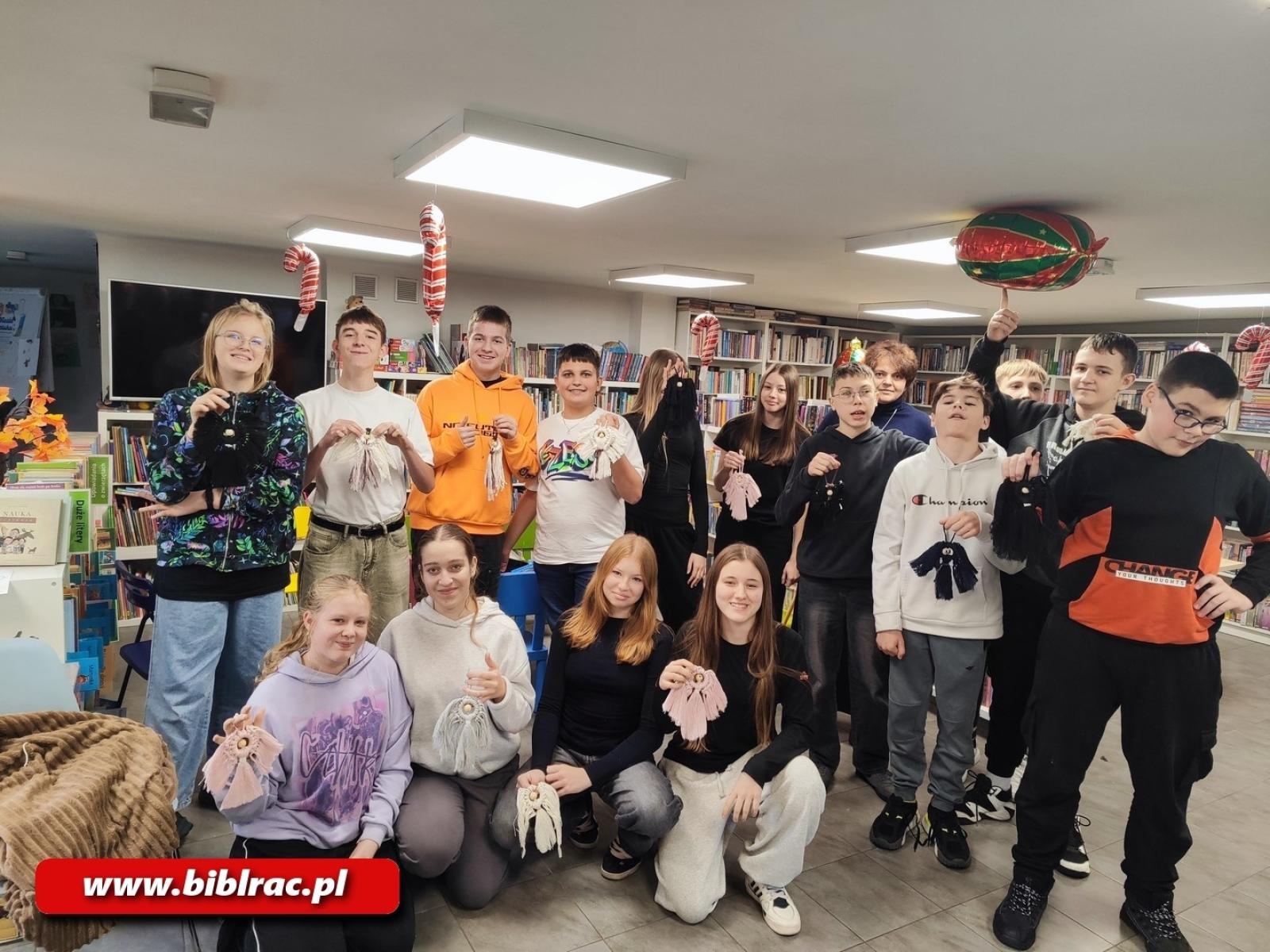 Zdjęcie w galerii na portalu naszraciborz.pl: Raciborska biblioteka w świątecznym nastroju - grudzień pełen twórczych warsztatów wiadomości z regionu