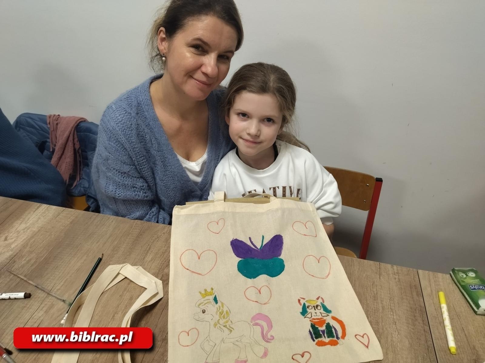 Zdjęcie w galerii na portalu naszraciborz.pl: Raciborska biblioteka w świątecznym nastroju - grudzień pełen twórczych warsztatów wiadomości z regionu