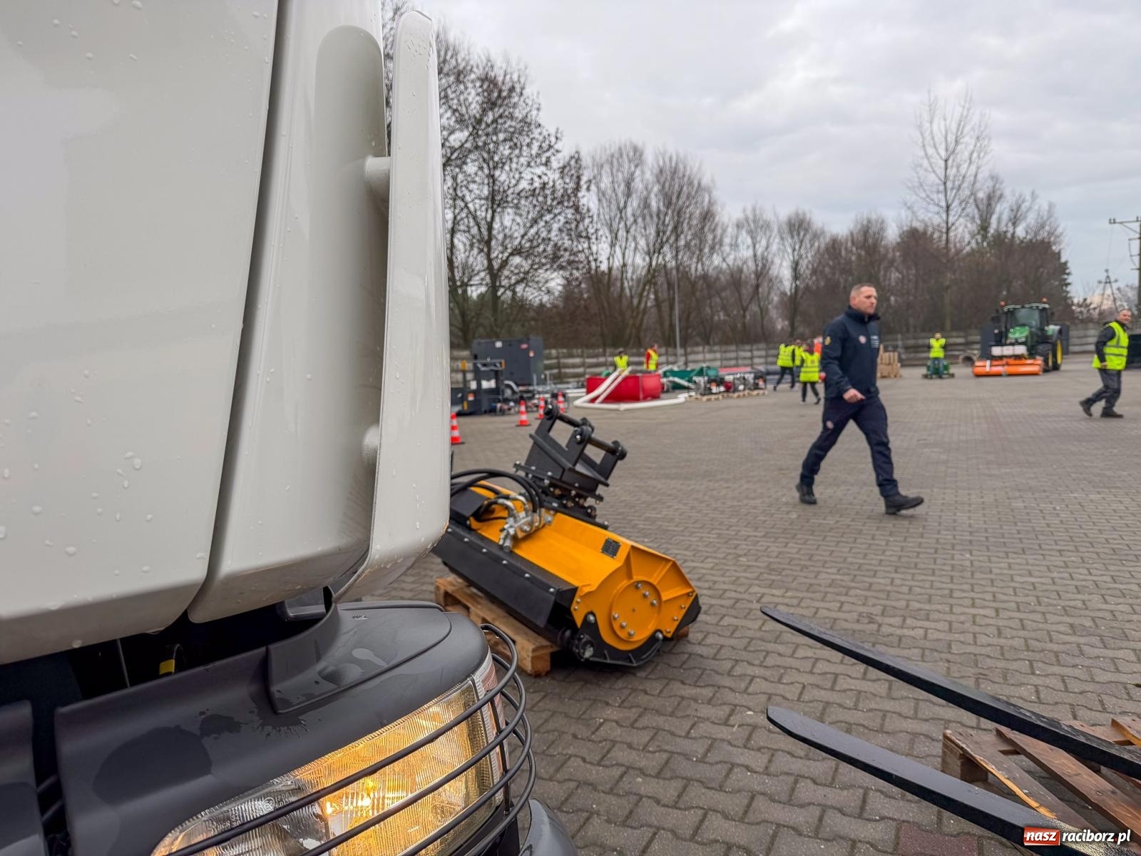 Zdjęcie w galerii na portalu naszraciborz.pl: Prezentacja rządowego wsparcia dla ochrony ludności w Pietrowicach Wielkich. Są pieniądze na nową komendę straży pożarnej w Raciborzu wiadomości z regionu