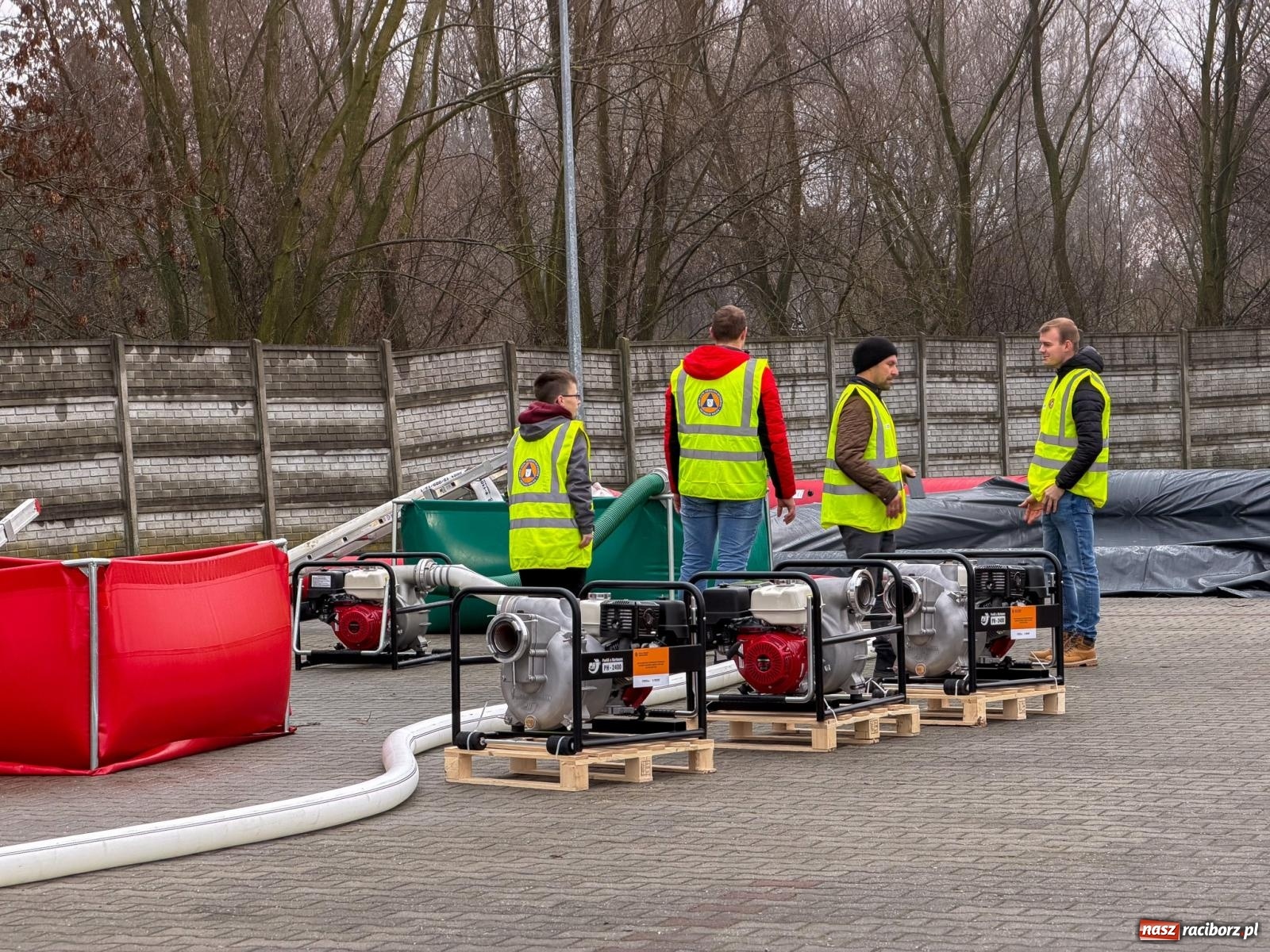 Zdjęcie w galerii na portalu naszraciborz.pl: Prezentacja rządowego wsparcia dla ochrony ludności w Pietrowicach Wielkich. Są pieniądze na nową komendę straży pożarnej w Raciborzu wiadomości z regionu
