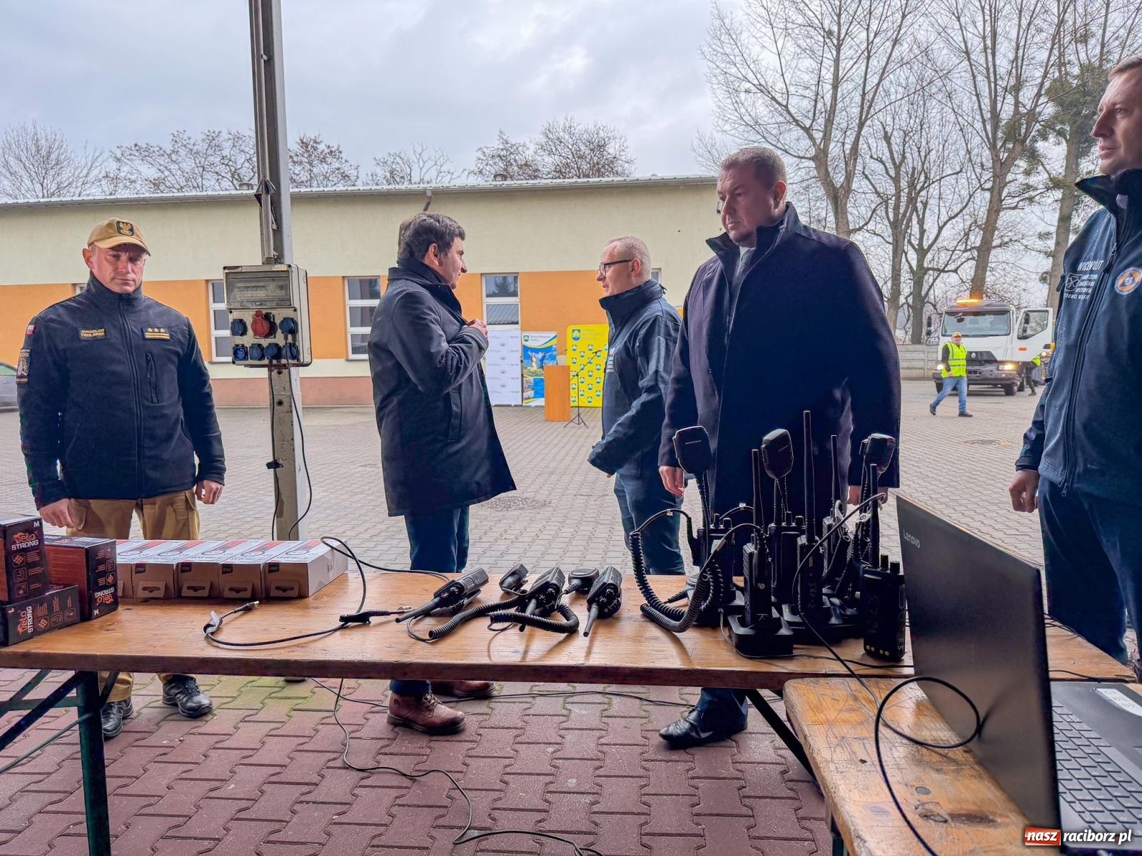 Zdjęcie w galerii na portalu naszraciborz.pl: Prezentacja rządowego wsparcia dla ochrony ludności w Pietrowicach Wielkich. Są pieniądze na nową komendę straży pożarnej w Raciborzu wiadomości z regionu