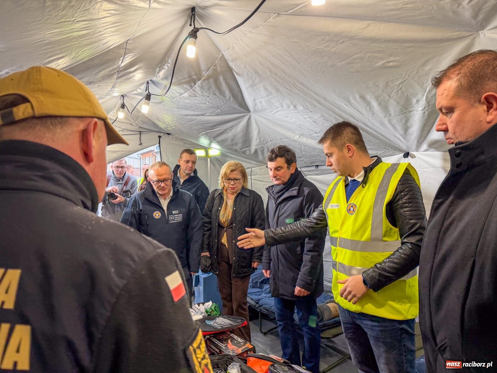Zdjęcie w galerii na portalu naszraciborz.pl: Prezentacja rządowego wsparcia dla ochrony ludności w Pietrowicach Wielkich. Są pieniądze na nową komendę straży pożarnej w Raciborzu wiadomości z regionu