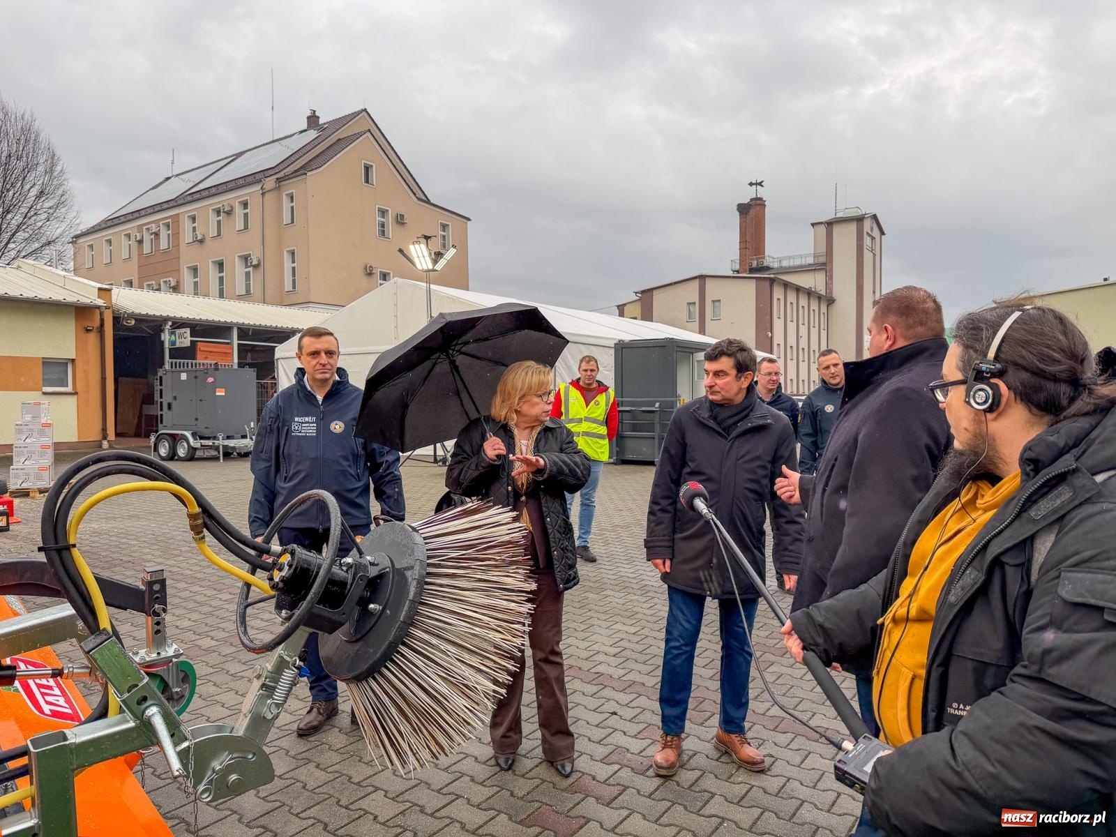 Zdjęcie w galerii na portalu naszraciborz.pl: Prezentacja rządowego wsparcia dla ochrony ludności w Pietrowicach Wielkich. Są pieniądze na nową komendę straży pożarnej w Raciborzu wiadomości z regionu