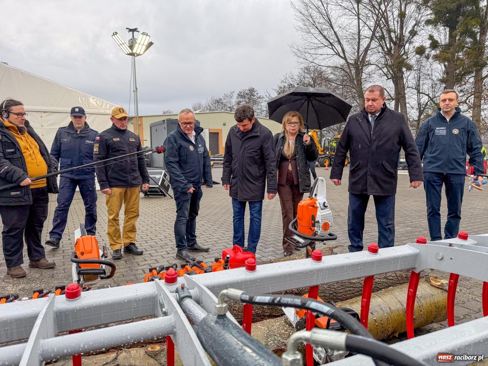 Zdjęcie w galerii na portalu naszraciborz.pl: Prezentacja rządowego wsparcia dla ochrony ludności w Pietrowicach Wielkich. Są pieniądze na nową komendę straży pożarnej w Raciborzu wiadomości z regionu
