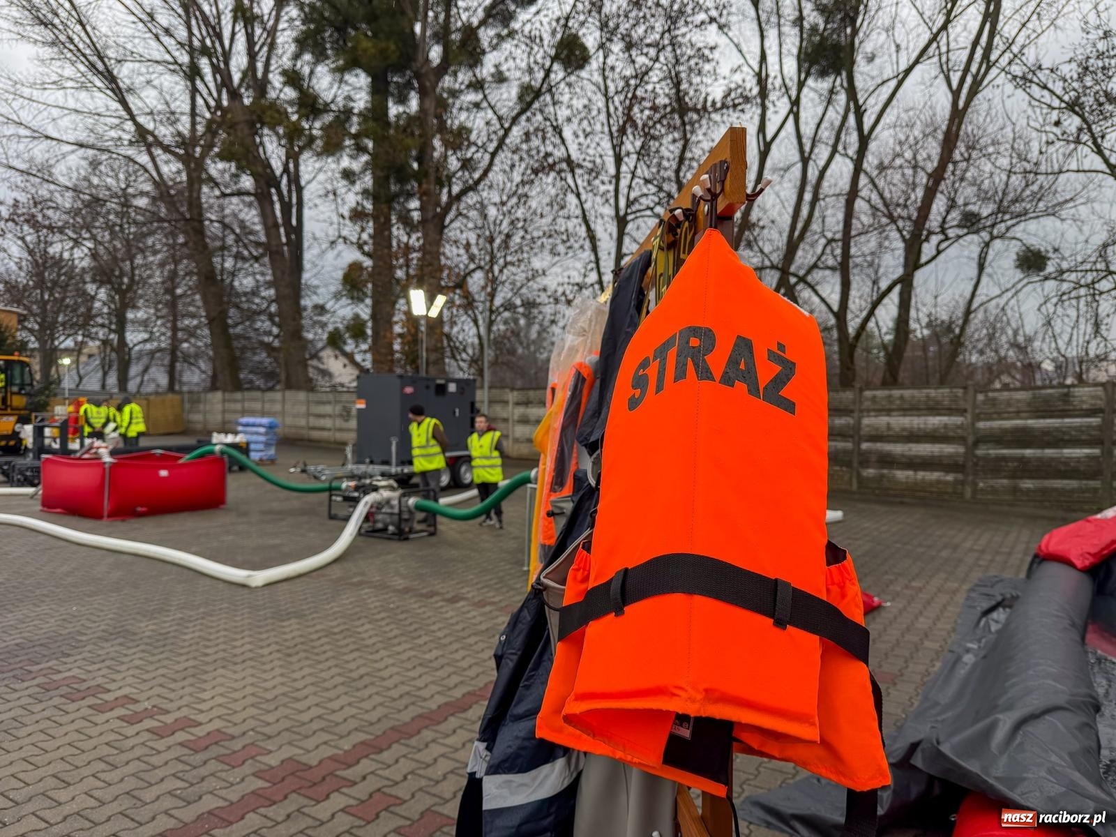 Zdjęcie w galerii na portalu naszraciborz.pl: Prezentacja rządowego wsparcia dla ochrony ludności w Pietrowicach Wielkich. Są pieniądze na nową komendę straży pożarnej w Raciborzu wiadomości z regionu
