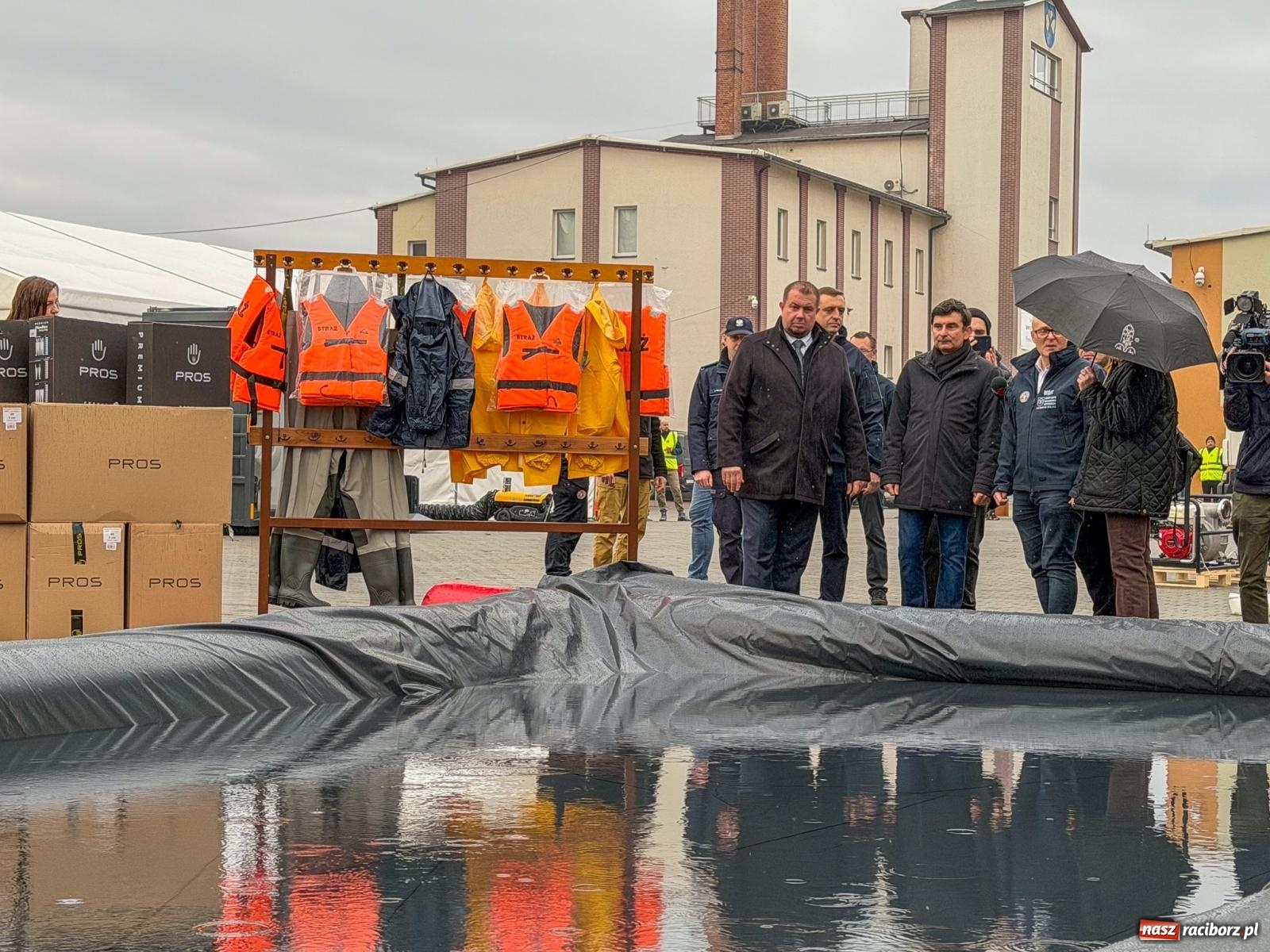 Zdjęcie w galerii na portalu naszraciborz.pl: Prezentacja rządowego wsparcia dla ochrony ludności w Pietrowicach Wielkich. Są pieniądze na nową komendę straży pożarnej w Raciborzu wiadomości z regionu