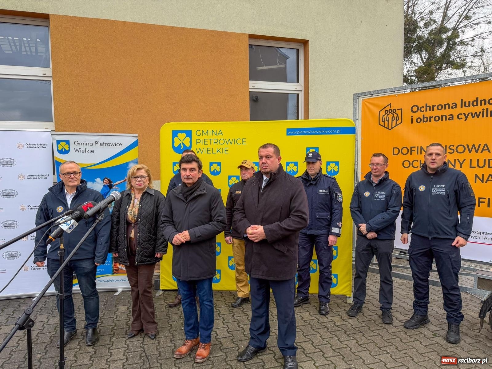 Zdjęcie w galerii na portalu naszraciborz.pl: Prezentacja rządowego wsparcia dla ochrony ludności w Pietrowicach Wielkich. Są pieniądze na nową komendę straży pożarnej w Raciborzu wiadomości z regionu