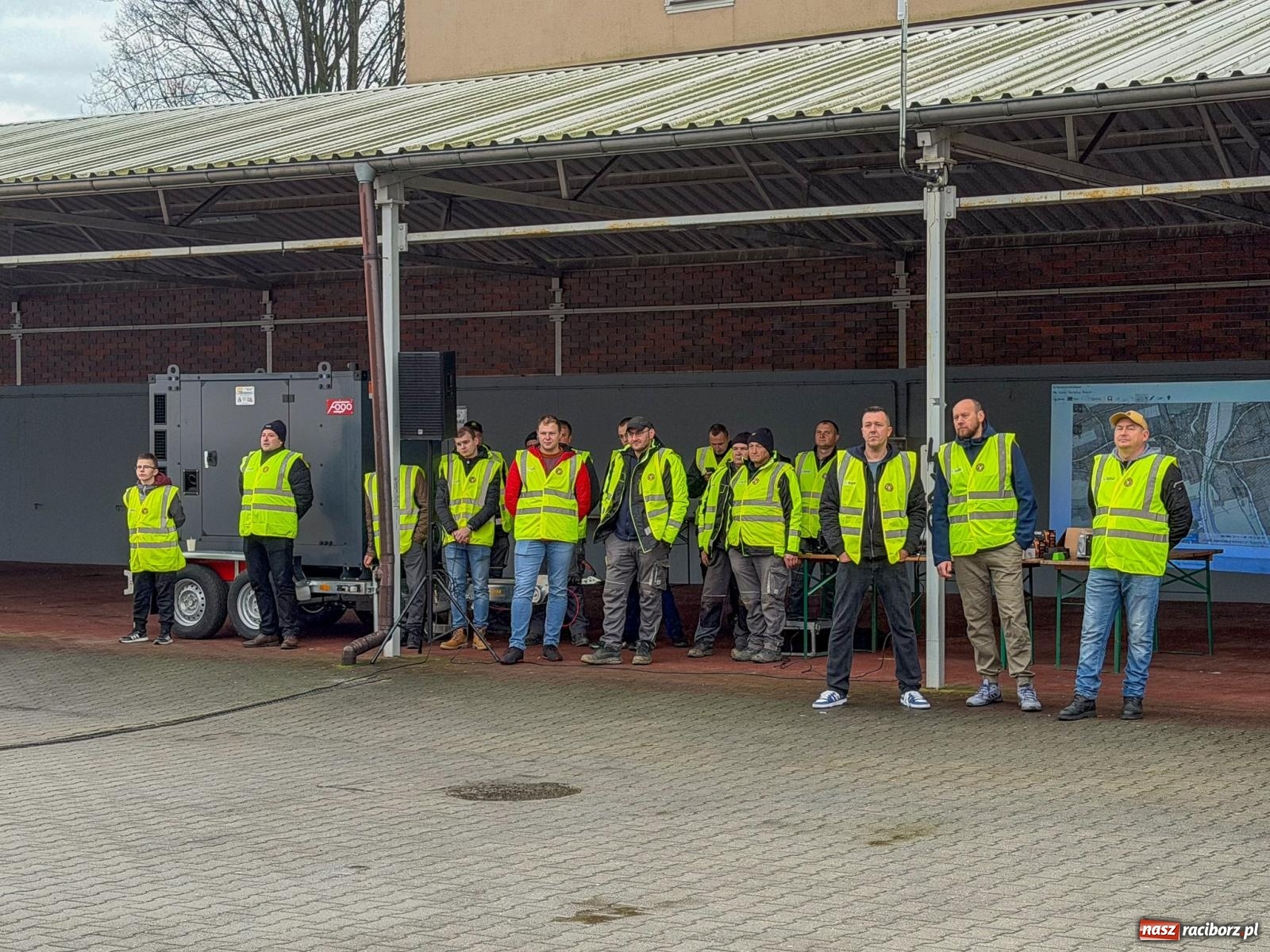 Zdjęcie w galerii na portalu naszraciborz.pl: Prezentacja rządowego wsparcia dla ochrony ludności w Pietrowicach Wielkich. Są pieniądze na nową komendę straży pożarnej w Raciborzu wiadomości z regionu
