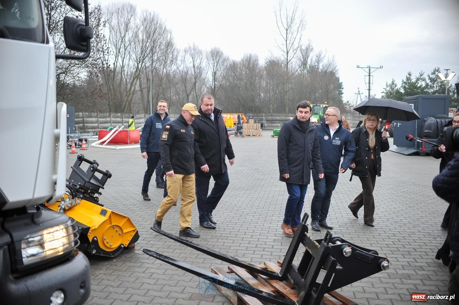 Zdjęcie w galerii na portalu naszraciborz.pl: Prezentacja rządowego wsparcia dla ochrony ludności w Pietrowicach Wielkich. Są pieniądze na nową komendę straży pożarnej w Raciborzu wiadomości z regionu