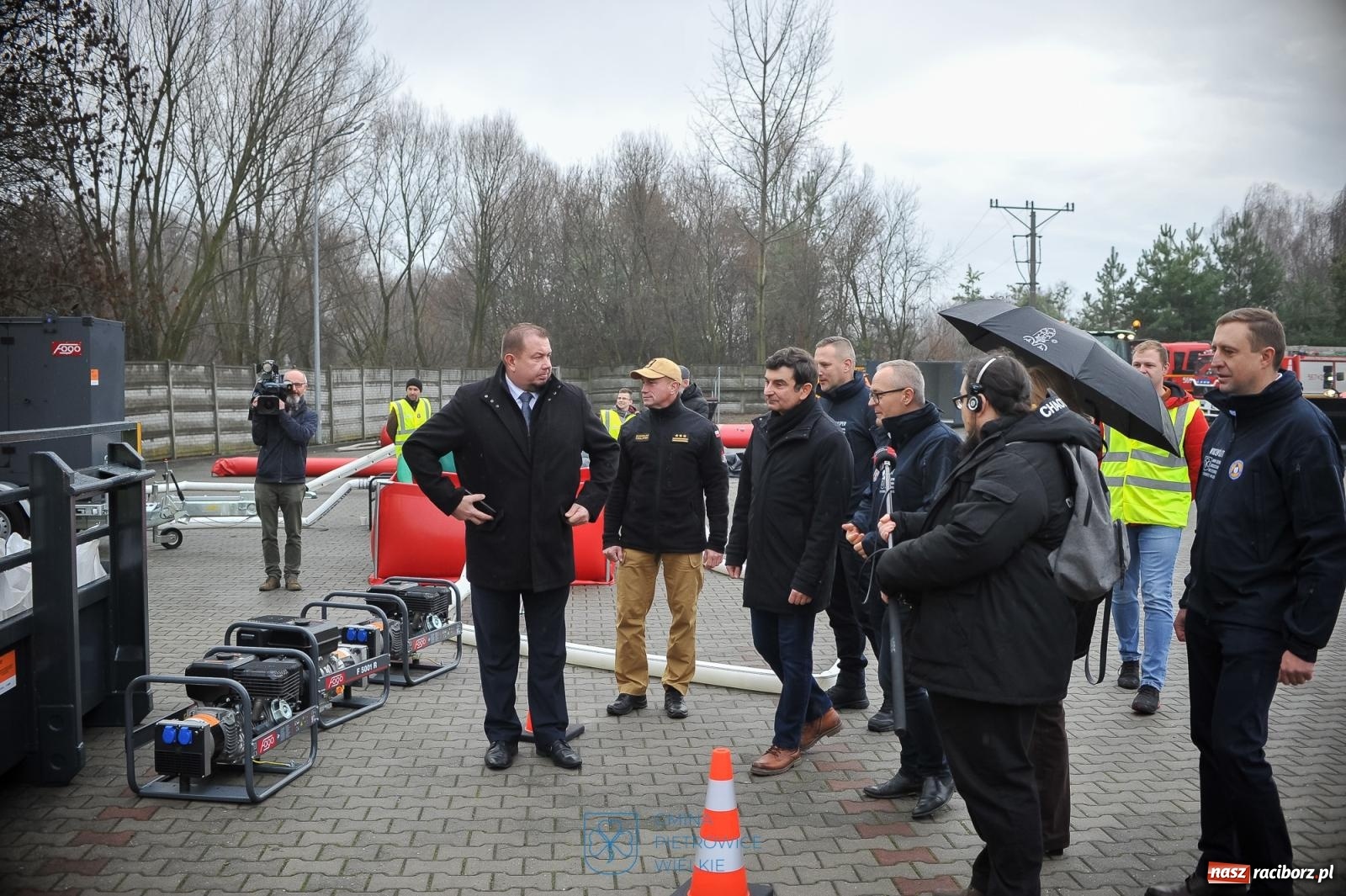Zdjęcie w galerii na portalu naszraciborz.pl: Prezentacja rządowego wsparcia dla ochrony ludności w Pietrowicach Wielkich. Są pieniądze na nową komendę straży pożarnej w Raciborzu wiadomości z regionu