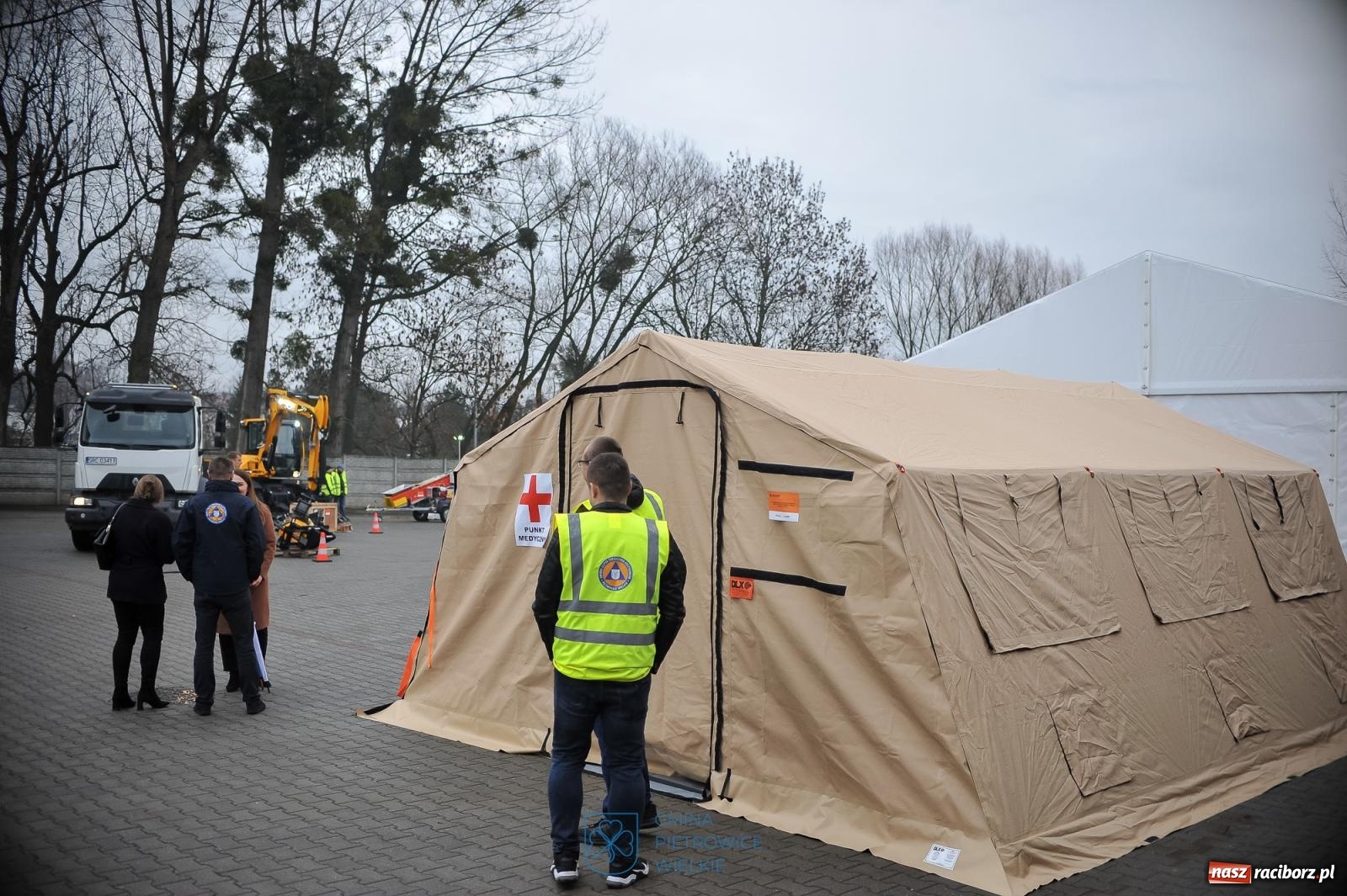 Zdjęcie w galerii na portalu naszraciborz.pl: Prezentacja rządowego wsparcia dla ochrony ludności w Pietrowicach Wielkich. Są pieniądze na nową komendę straży pożarnej w Raciborzu wiadomości z regionu