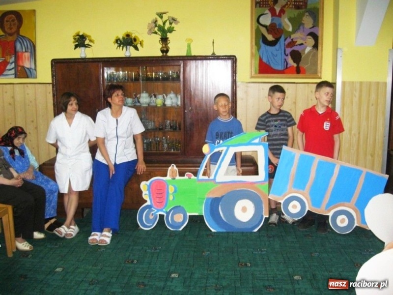 Zdjęcie w galerii na portalu naszraciborz.pl: Udało im się wywołać uśmiech... wiadomości z regionu