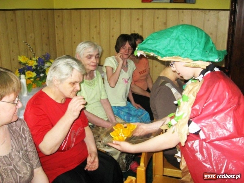 Zdjęcie w galerii na portalu naszraciborz.pl: Udało im się wywołać uśmiech... wiadomości z regionu