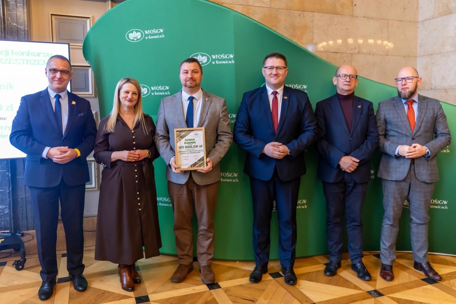 Zdjęcie w galerii na portalu naszraciborz.pl: Wręczono nagrody w konkursie Zielona Przestrzeń. Ponad 800 tys. zł dla samorządów powiatu raciborskiego wiadomości z regionu