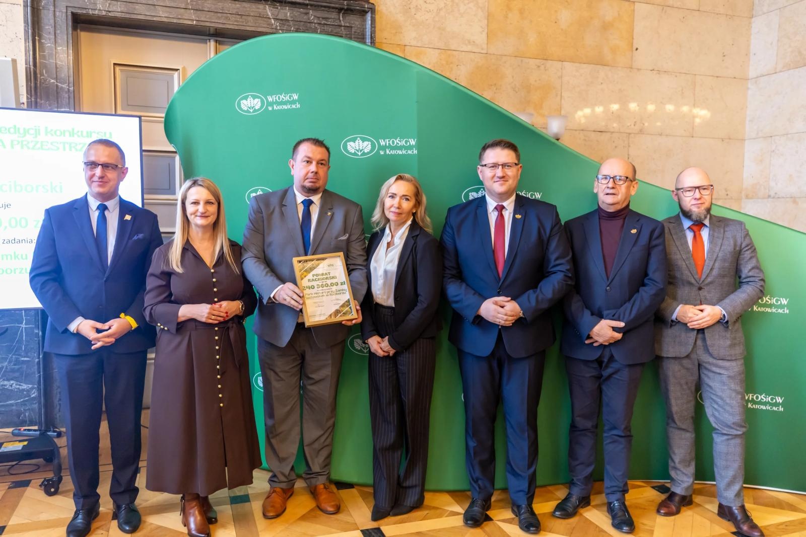 Zdjęcie w galerii na portalu naszraciborz.pl: Wręczono nagrody w konkursie Zielona Przestrzeń. Ponad 800 tys. zł dla samorządów powiatu raciborskiego wiadomości z regionu