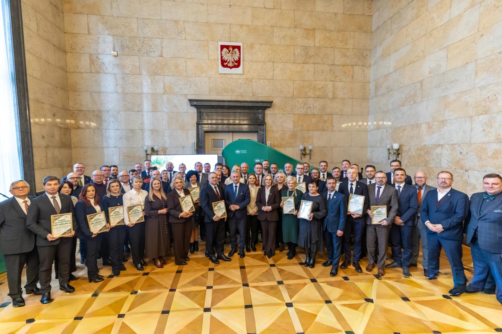 Zdjęcie w galerii na portalu naszraciborz.pl: Wręczono nagrody w konkursie Zielona Przestrzeń. Ponad 800 tys. zł dla samorządów powiatu raciborskiego wiadomości z regionu