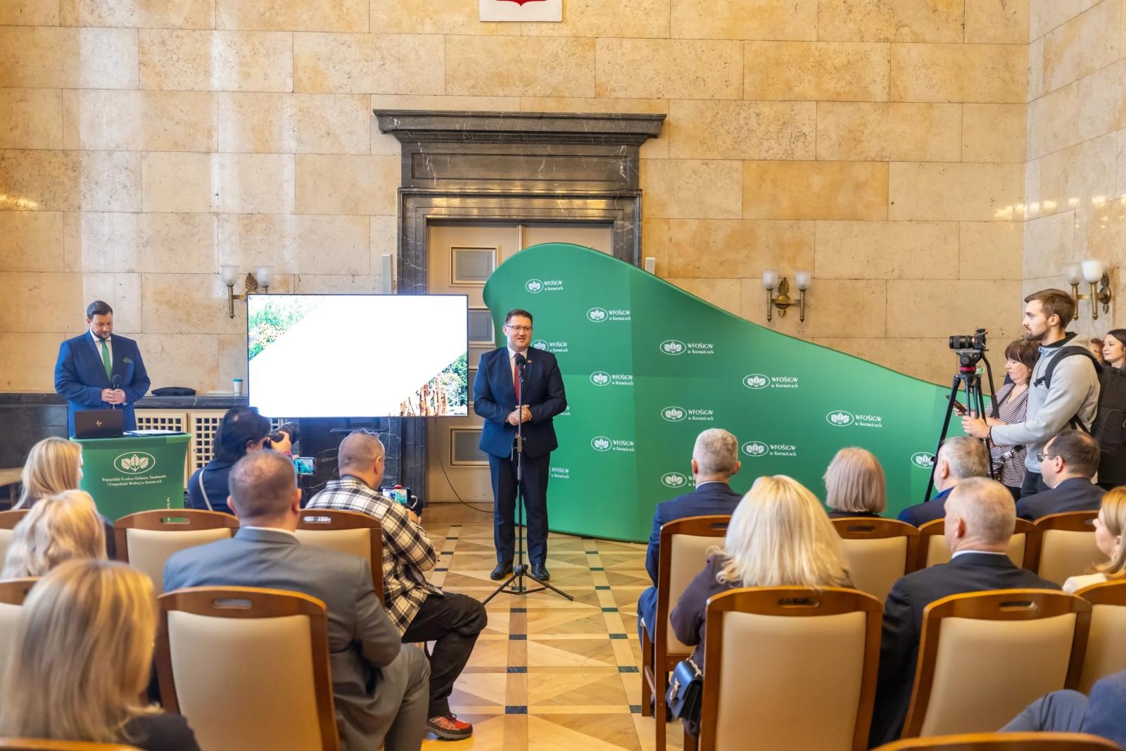 Zdjęcie w galerii na portalu naszraciborz.pl: Wręczono nagrody w konkursie Zielona Przestrzeń. Ponad 800 tys. zł dla samorządów powiatu raciborskiego wiadomości z regionu