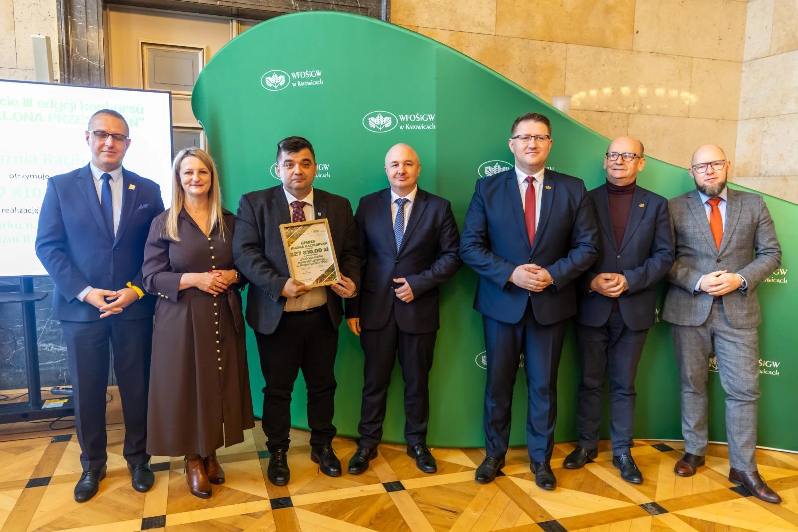 Zdjęcie w galerii na portalu naszraciborz.pl: Wręczono nagrody w konkursie Zielona Przestrzeń. Ponad 800 tys. zł dla samorządów powiatu raciborskiego wiadomości z regionu