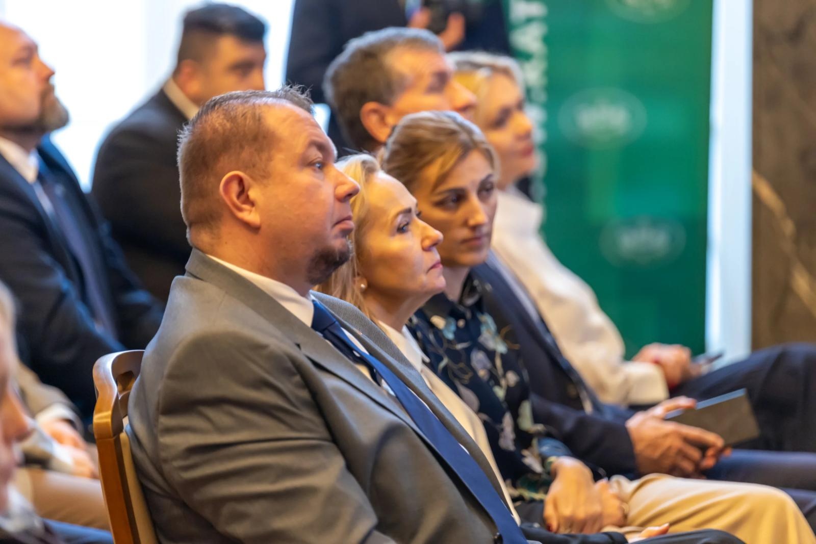 Zdjęcie w galerii na portalu naszraciborz.pl: Wręczono nagrody w konkursie Zielona Przestrzeń. Ponad 800 tys. zł dla samorządów powiatu raciborskiego wiadomości z regionu