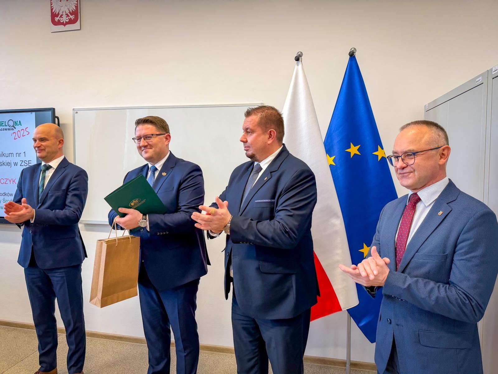 Zdjęcie w galerii na portalu naszraciborz.pl: Mobilny Europejczyk – zielona pracownia otwarta w Ekonomiku wiadomości z regionu