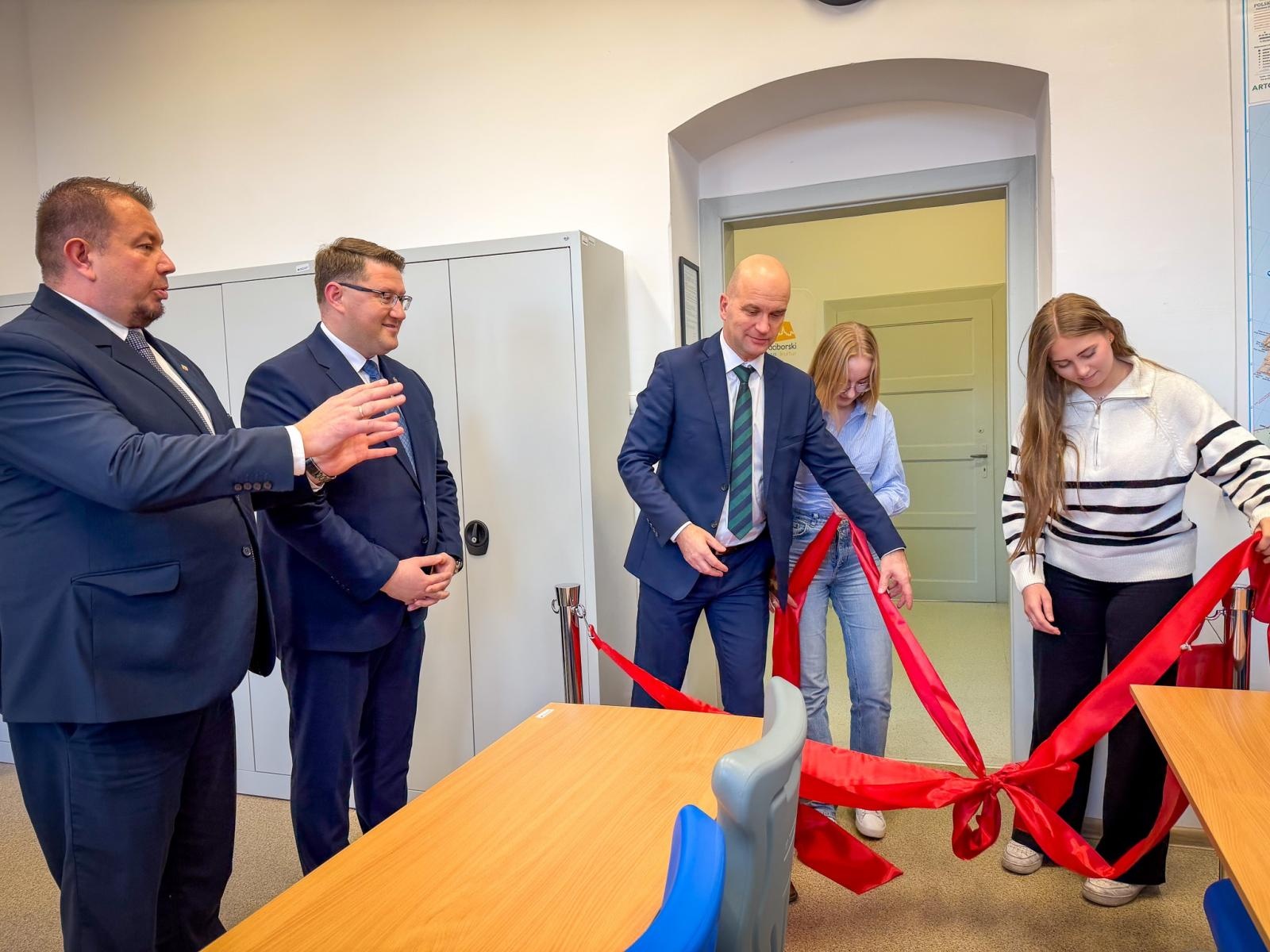 Zdjęcie w galerii na portalu naszraciborz.pl: Mobilny Europejczyk – zielona pracownia otwarta w Ekonomiku wiadomości z regionu