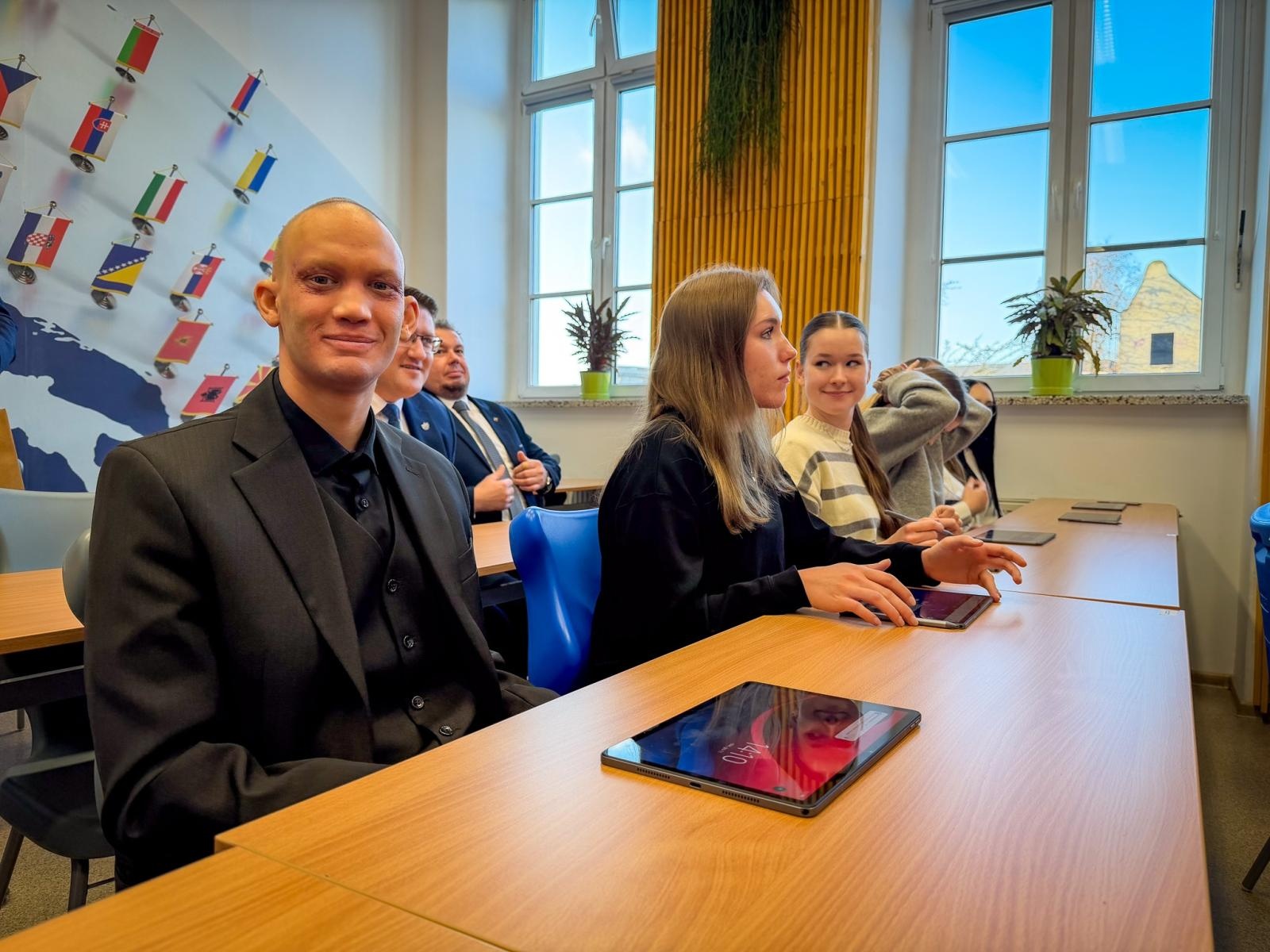 Zdjęcie w galerii na portalu naszraciborz.pl: Mobilny Europejczyk – zielona pracownia otwarta w Ekonomiku wiadomości z regionu