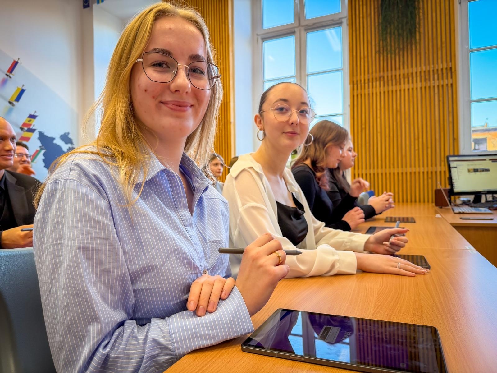 Zdjęcie w galerii na portalu naszraciborz.pl: Mobilny Europejczyk – zielona pracownia otwarta w Ekonomiku wiadomości z regionu