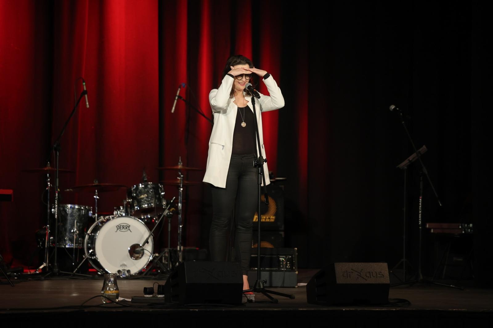 Zdjęcie w galerii na portalu naszraciborz.pl: Patsy Gamble - światowej klasy saksofonistka wystąpiła na deskach Strzechy w koncercie Gorczyca & Przyjaciele wiadomości z regionu