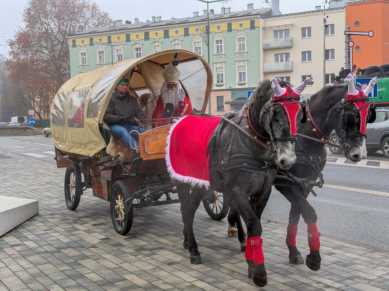 Zdjęcie w galerii na portalu naszraciborz.pl: Pociąg Świątecznych Marzeń Kolei Śląskich zawitał do Raciborza wiadomości z regionu