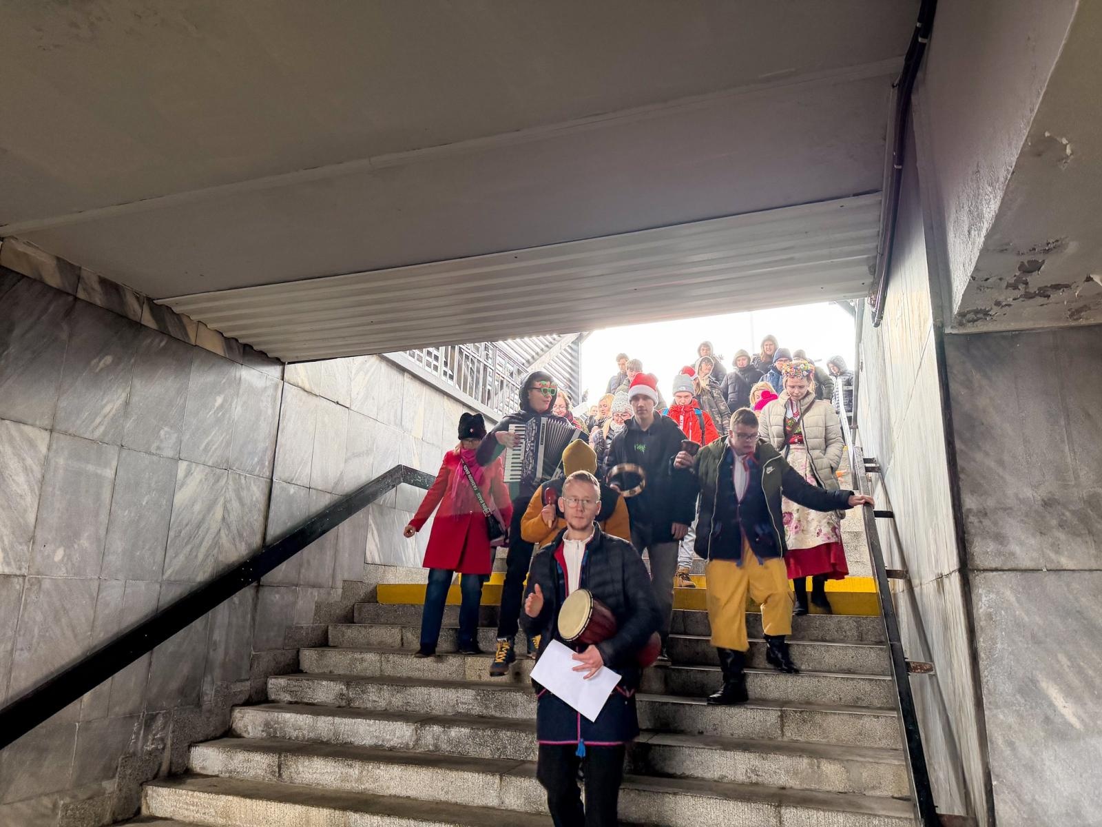 Zdjęcie w galerii na portalu naszraciborz.pl: Pociąg Świątecznych Marzeń Kolei Śląskich zawitał do Raciborza wiadomości z regionu