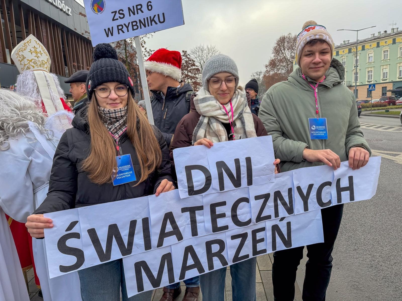 Zdjęcie w galerii na portalu naszraciborz.pl: Pociąg Świątecznych Marzeń Kolei Śląskich zawitał do Raciborza wiadomości z regionu