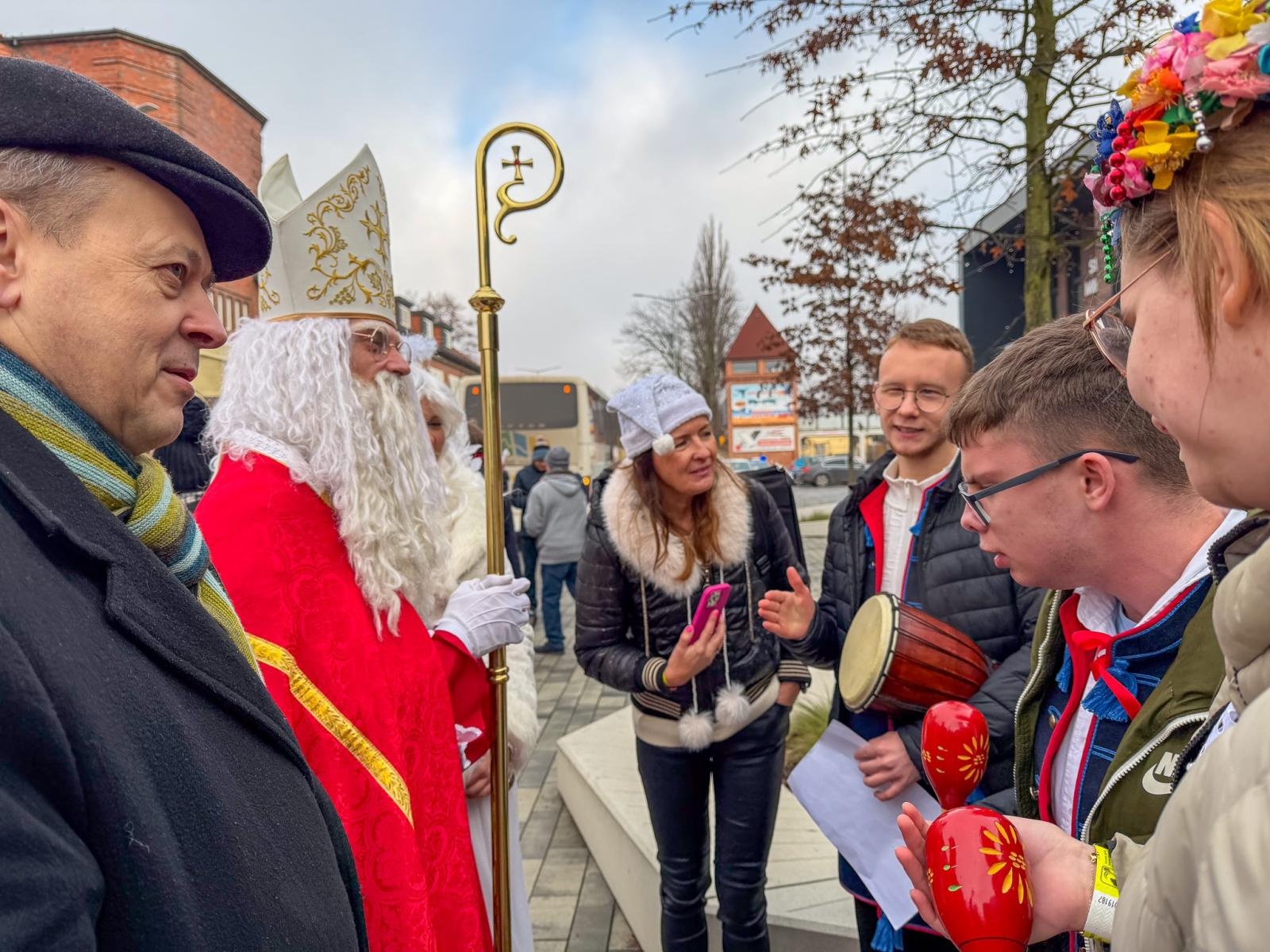 Zdjęcie w galerii na portalu naszraciborz.pl: Pociąg Świątecznych Marzeń Kolei Śląskich zawitał do Raciborza wiadomości z regionu
