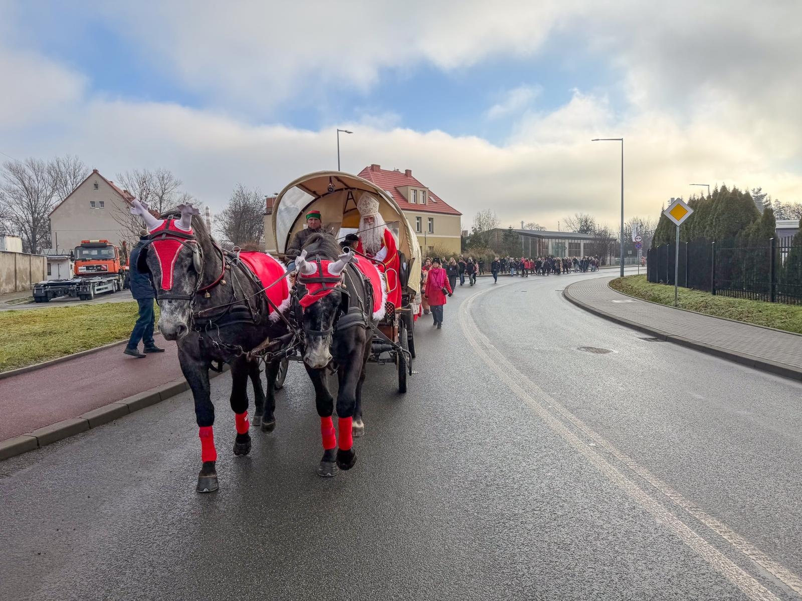 Zdjęcie w galerii na portalu naszraciborz.pl: Pociąg Świątecznych Marzeń Kolei Śląskich zawitał do Raciborza wiadomości z regionu
