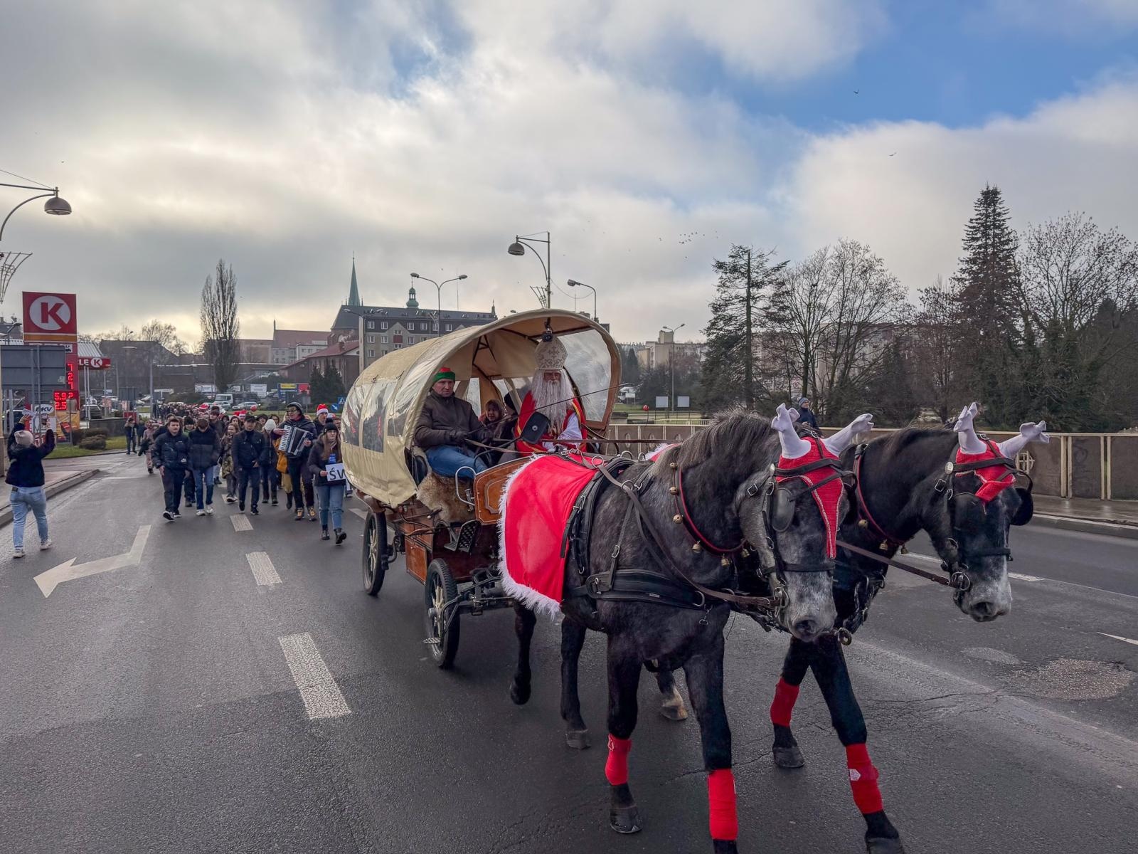 Zdjęcie w galerii na portalu naszraciborz.pl: Pociąg Świątecznych Marzeń Kolei Śląskich zawitał do Raciborza wiadomości z regionu
