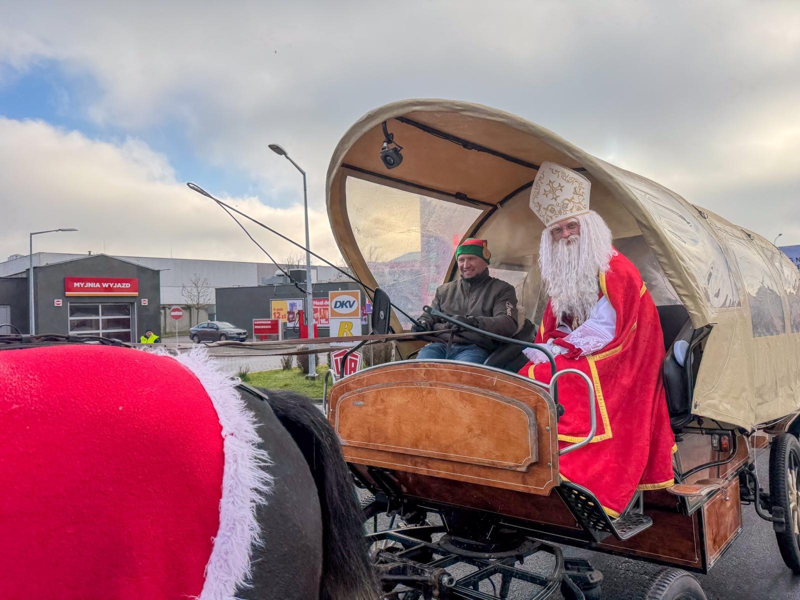 Zdjęcie w galerii na portalu naszraciborz.pl: Pociąg Świątecznych Marzeń Kolei Śląskich zawitał do Raciborza wiadomości z regionu