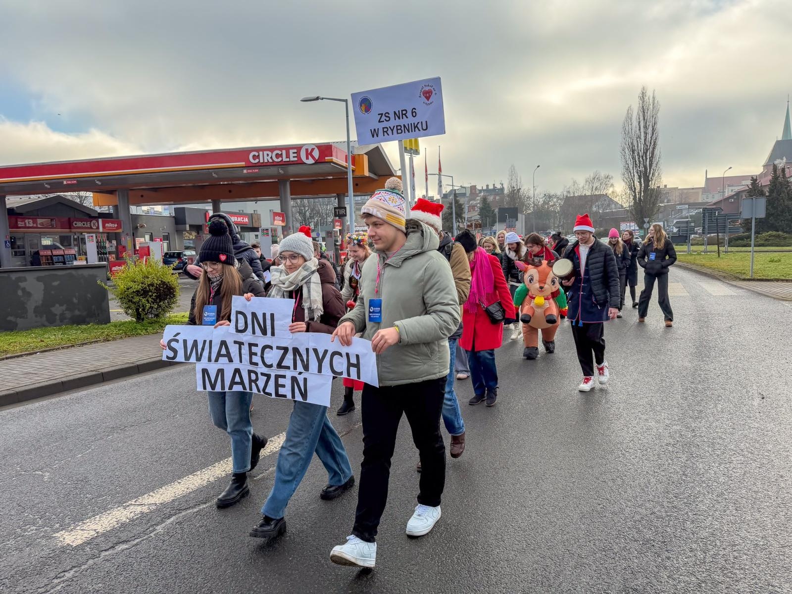 Zdjęcie w galerii na portalu naszraciborz.pl: Pociąg Świątecznych Marzeń Kolei Śląskich zawitał do Raciborza wiadomości z regionu