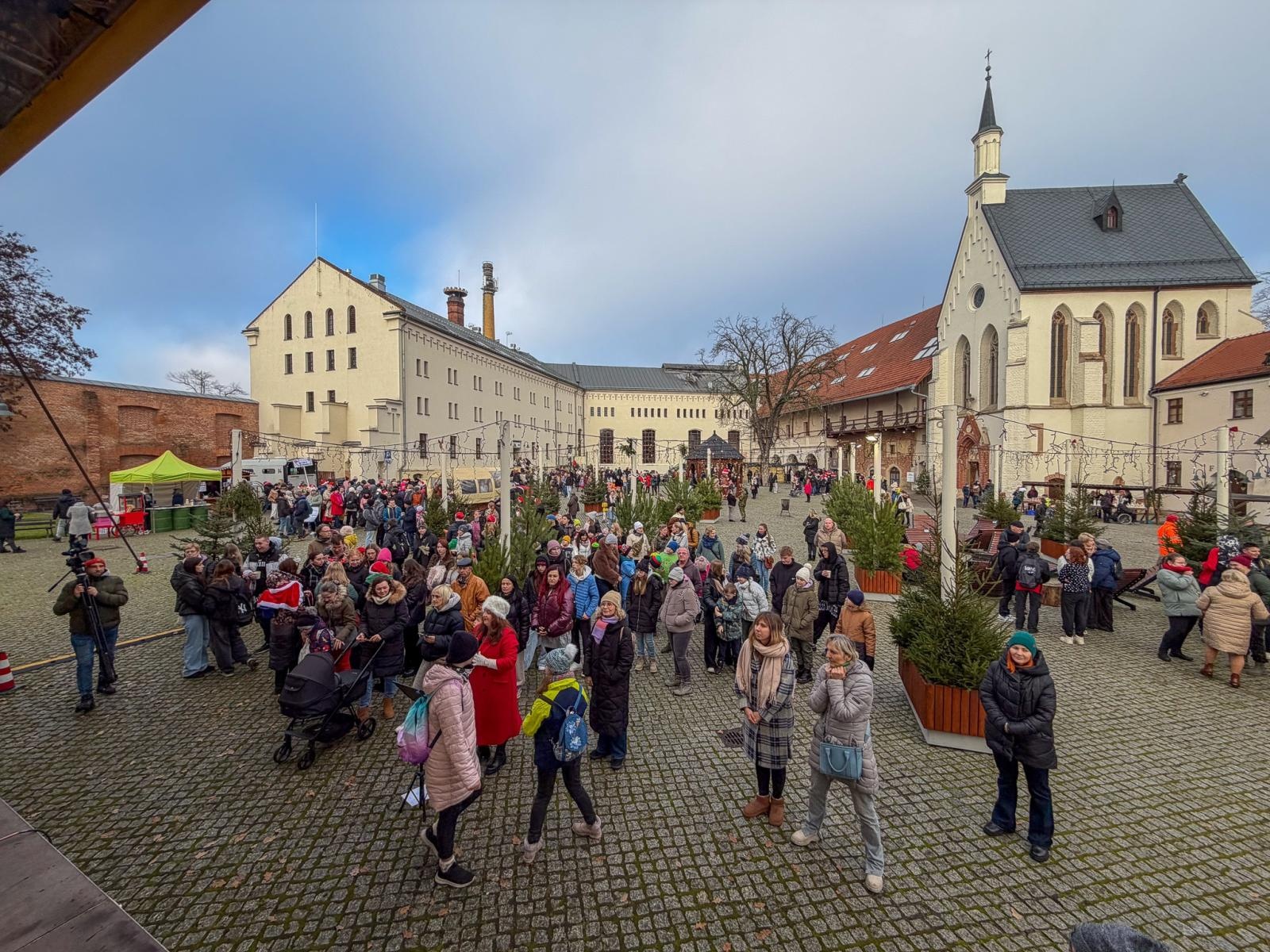 Zdjęcie w galerii na portalu naszraciborz.pl: Pociąg Świątecznych Marzeń Kolei Śląskich zawitał do Raciborza wiadomości z regionu