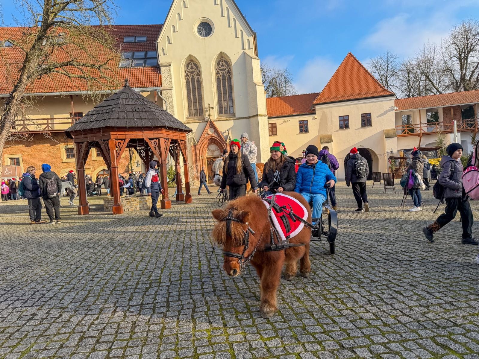 Zdjęcie w galerii na portalu naszraciborz.pl: Pociąg Świątecznych Marzeń Kolei Śląskich zawitał do Raciborza wiadomości z regionu