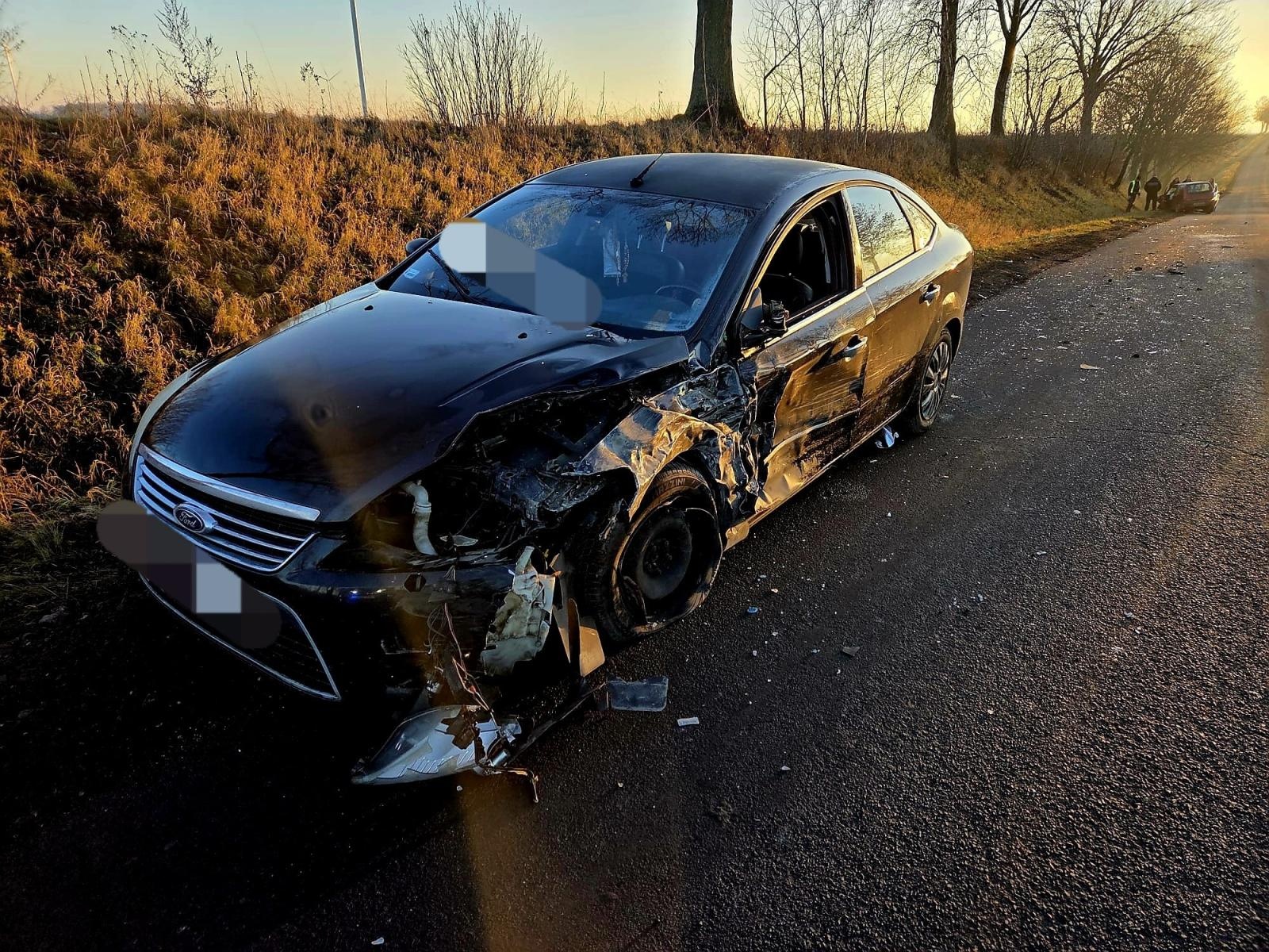Zdjęcie w galerii na portalu naszraciborz.pl: Zderzenie dwóch aut na ulicy Pietrowickiej w Pawłowie wiadomości z regionu