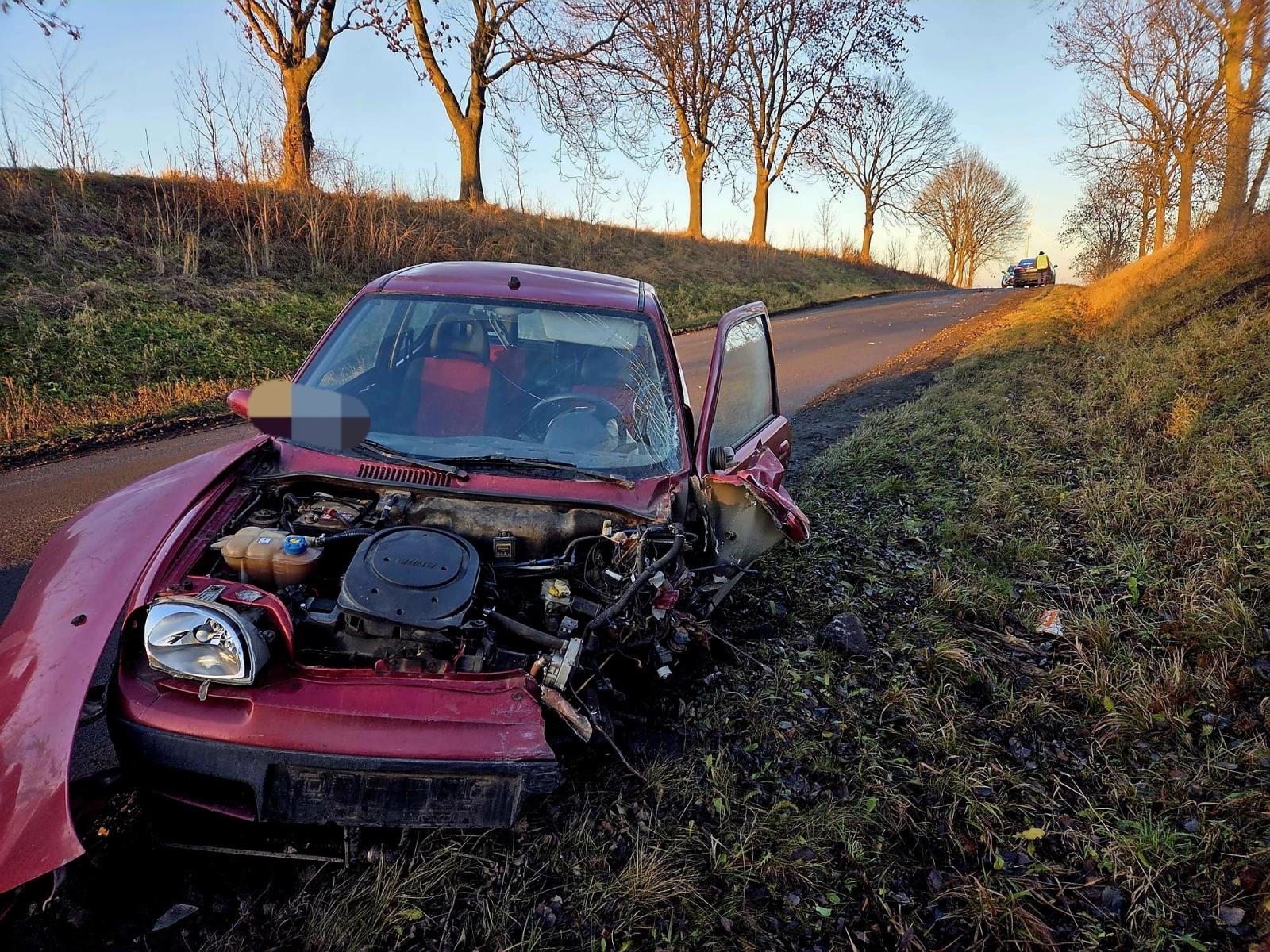 Zdjęcie w galerii na portalu naszraciborz.pl: Zderzenie dwóch aut na ulicy Pietrowickiej w Pawłowie wiadomości z regionu