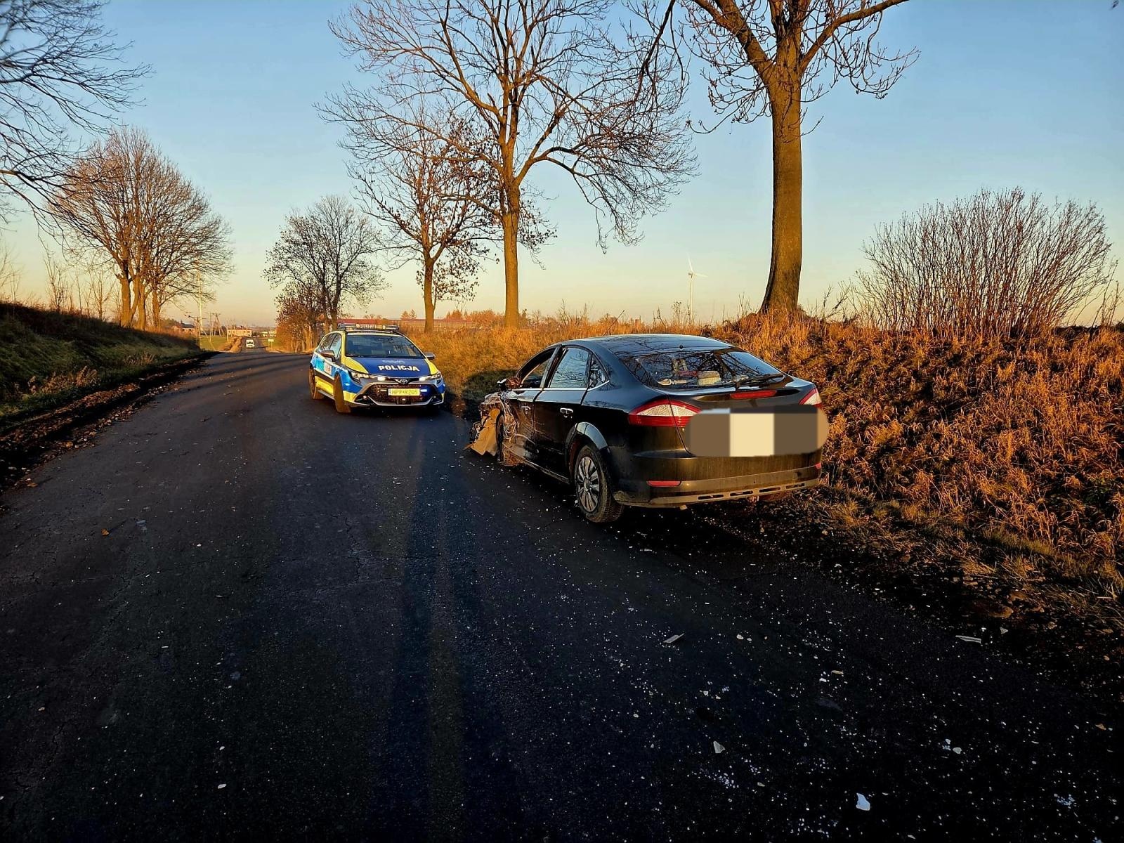 Zdjęcie w galerii na portalu naszraciborz.pl: Zderzenie dwóch aut na ulicy Pietrowickiej w Pawłowie wiadomości z regionu