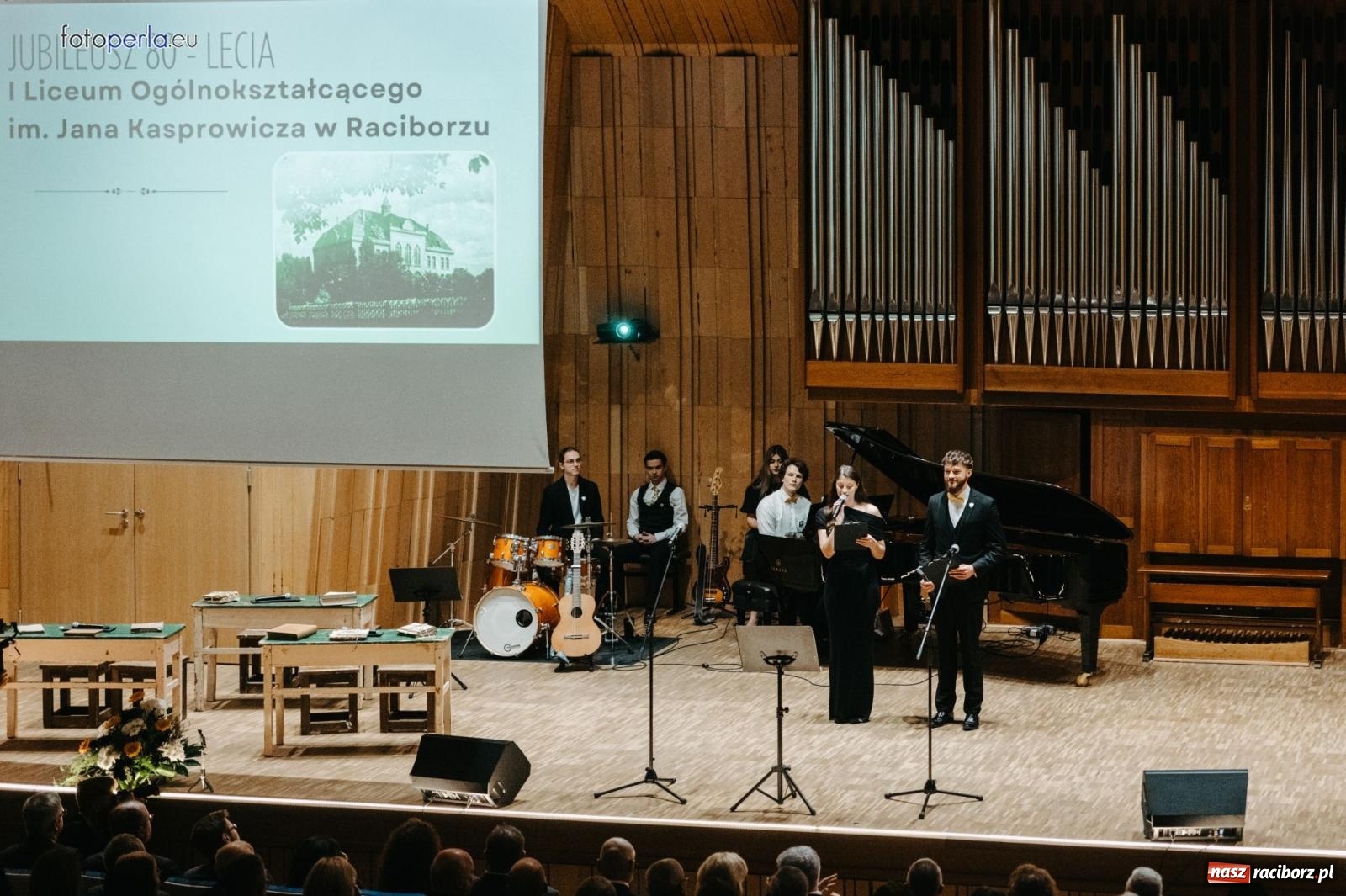 Zdjęcie w galerii na portalu naszraciborz.pl: I LO im. Jana Kasprowicza świętuje 80-lecie – gala jubileuszowa i spotkania w szkole [FOTO i WIDEO] wiadomości z regionu
