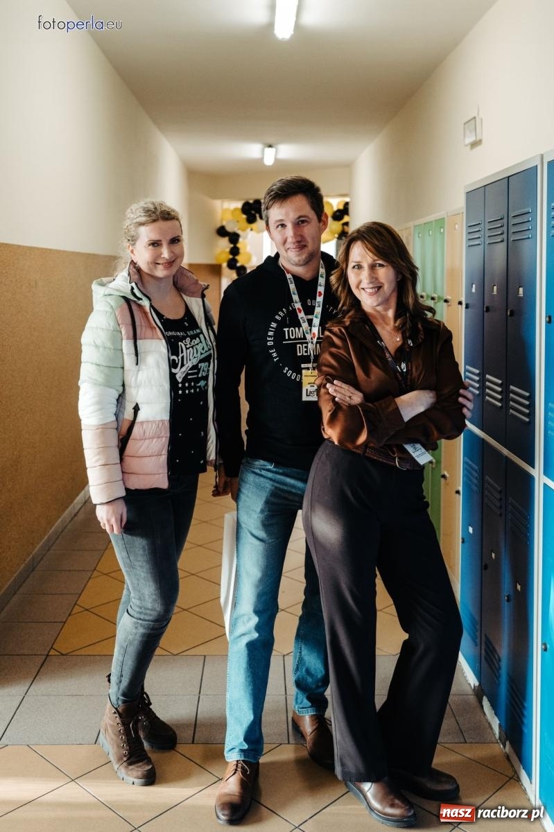 Zdjęcie w galerii na portalu naszraciborz.pl: I LO im. Jana Kasprowicza świętuje 80-lecie – gala jubileuszowa i spotkania w szkole [FOTO i WIDEO] wiadomości z regionu