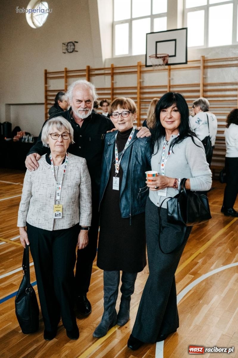 Zdjęcie w galerii na portalu naszraciborz.pl: I LO im. Jana Kasprowicza świętuje 80-lecie – gala jubileuszowa i spotkania w szkole [FOTO i WIDEO] wiadomości z regionu